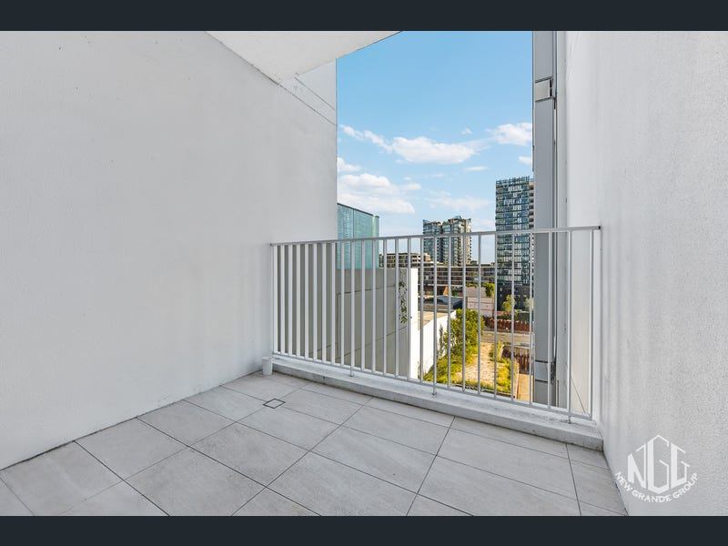 Gadigal Avenue, Zetland, Nsw, 2017 - Image 5