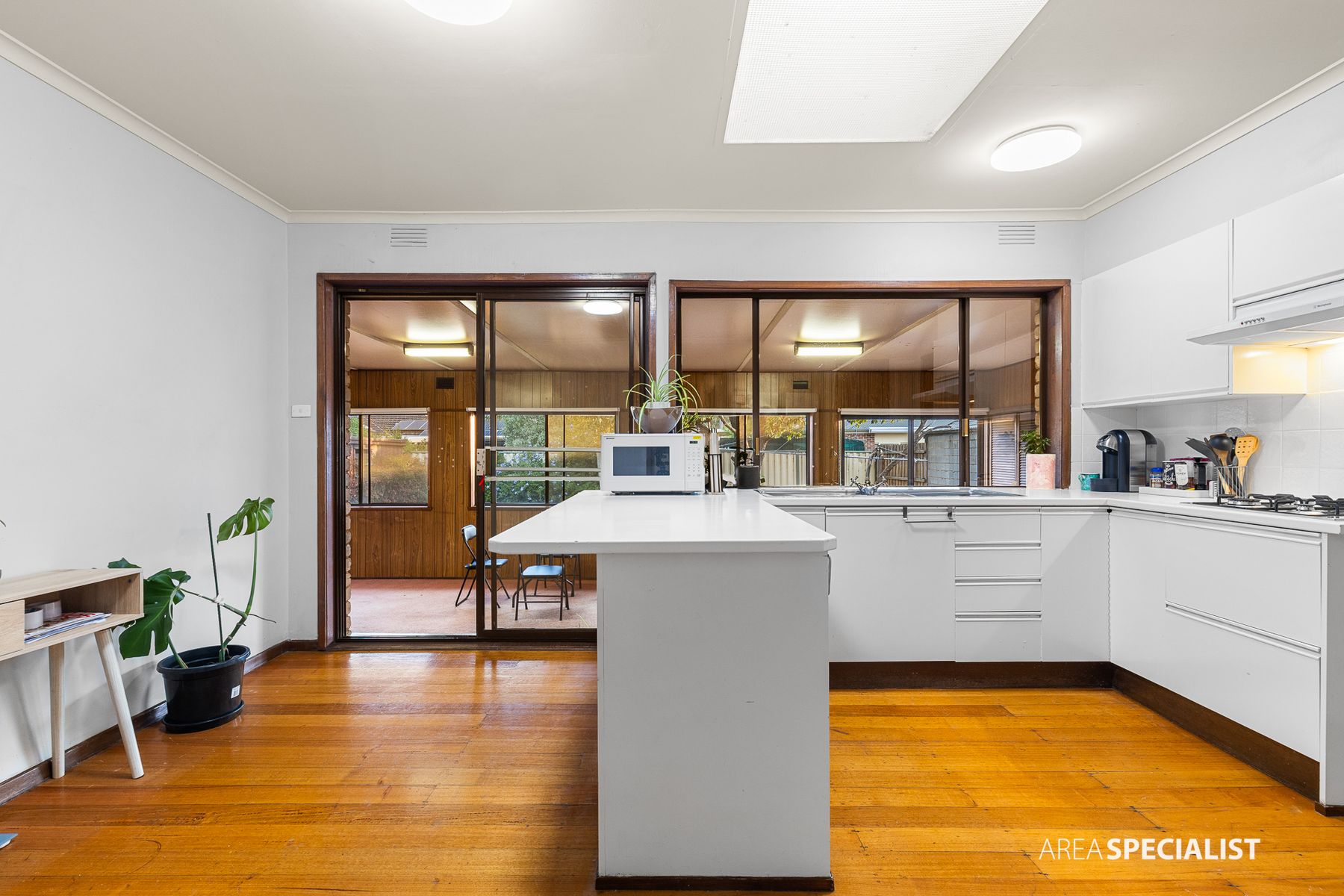 8 HAFEY CRESCENT, Hoppers Crossing VIC 3029 - Image 6