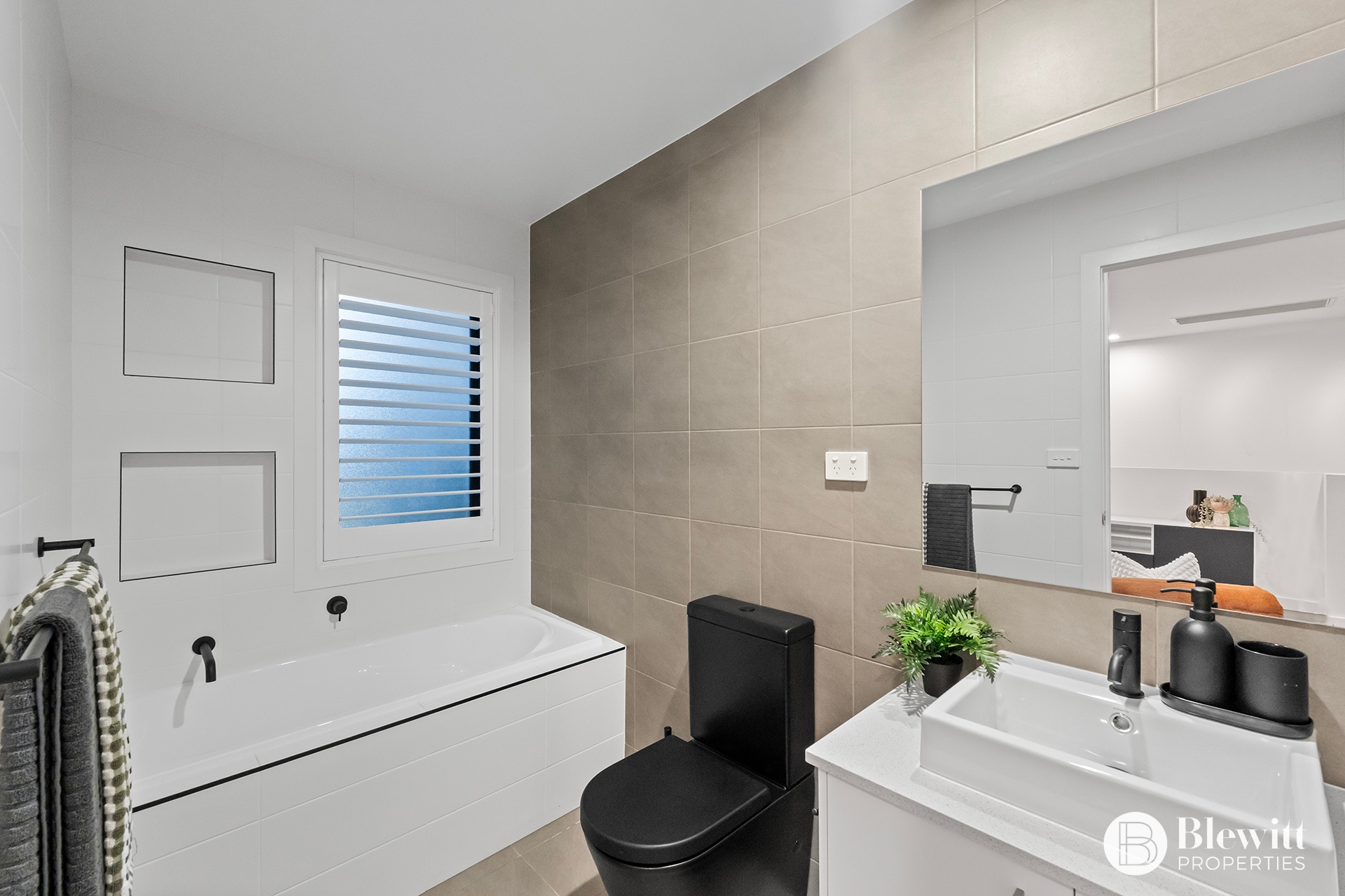 4-bedroom unit at UNIT 3 AVANI 1 ROWLAND REES CRESCENT, Greenway ACT 2900, Unincorporated Act, Australian Capital Territory