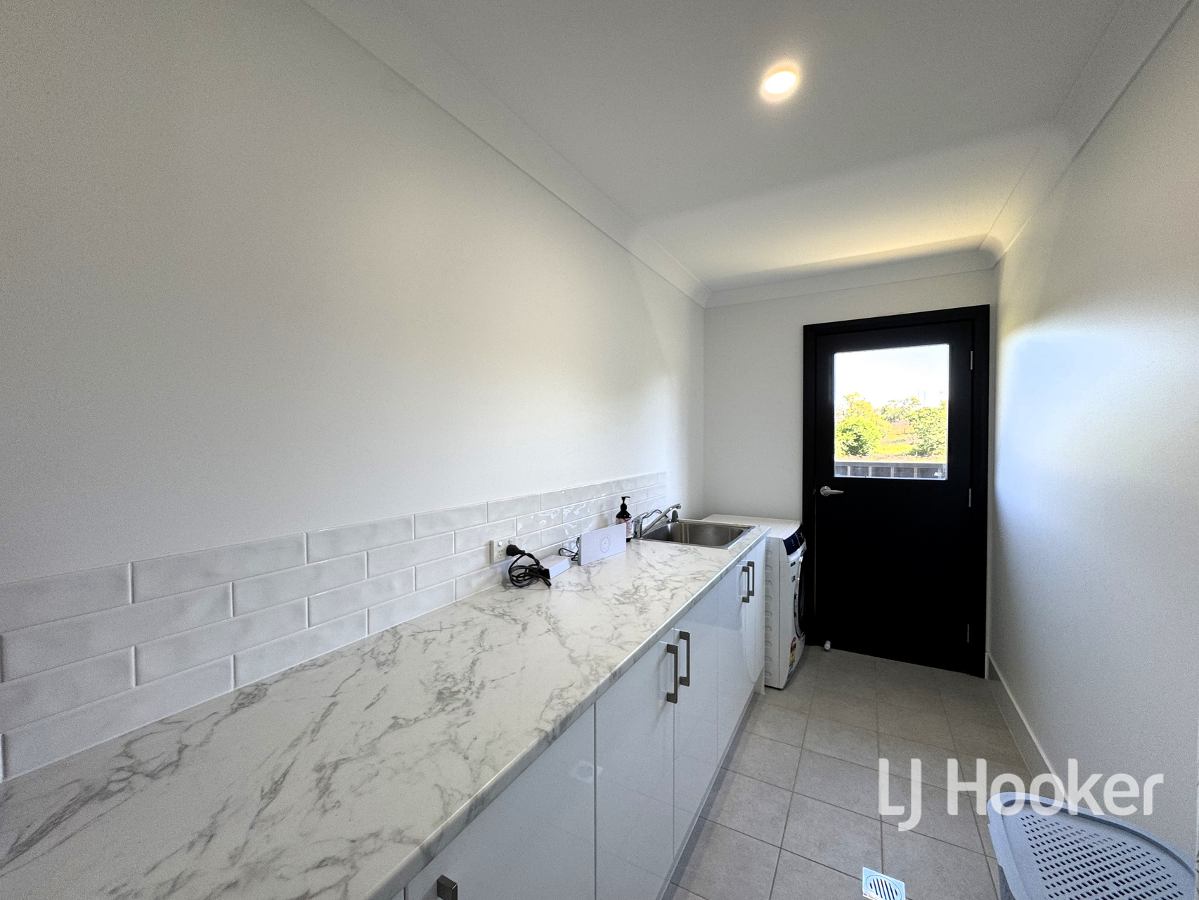 6-bedroom unit at 102 MOORE STREET, Inverell NSW 2360, Inverell, New South Wales