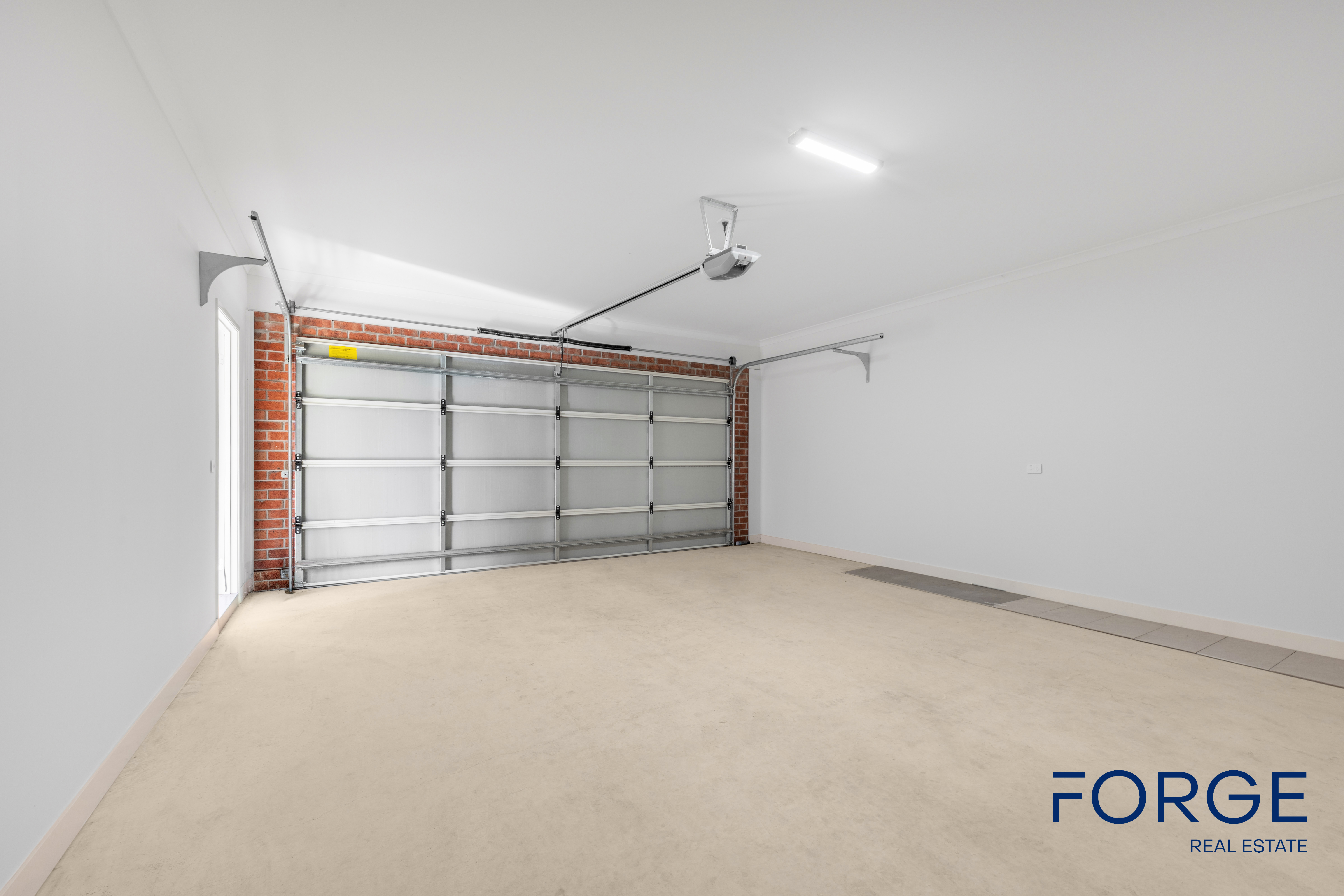 4-bedroom unit at UNIT 1 129 WINDELLA CRESCENT, Glen Waverley VIC 3150, Monash, Victoria