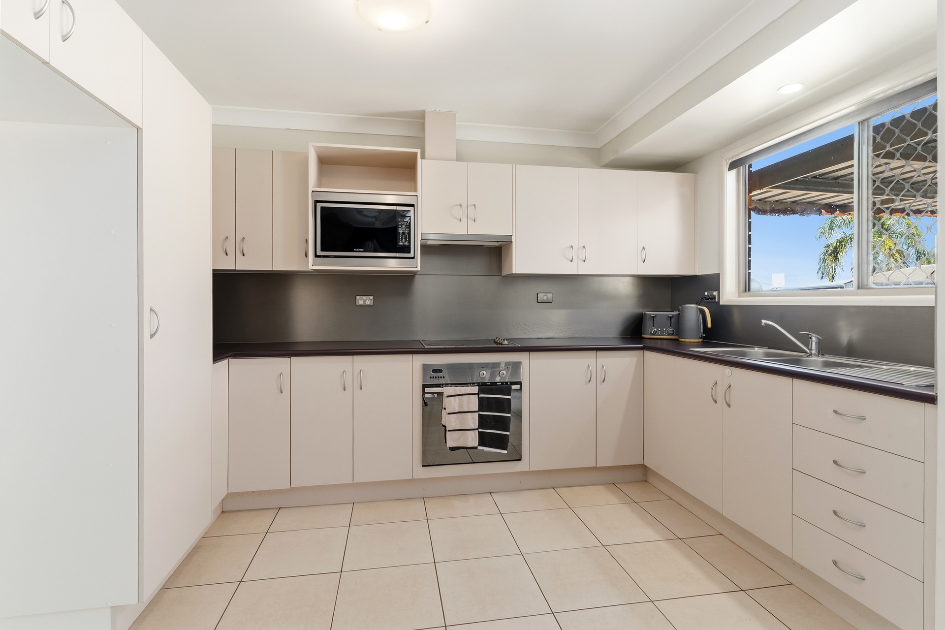1 BLYTH AVENUE, Gracemere QLD 4702 - Image 2