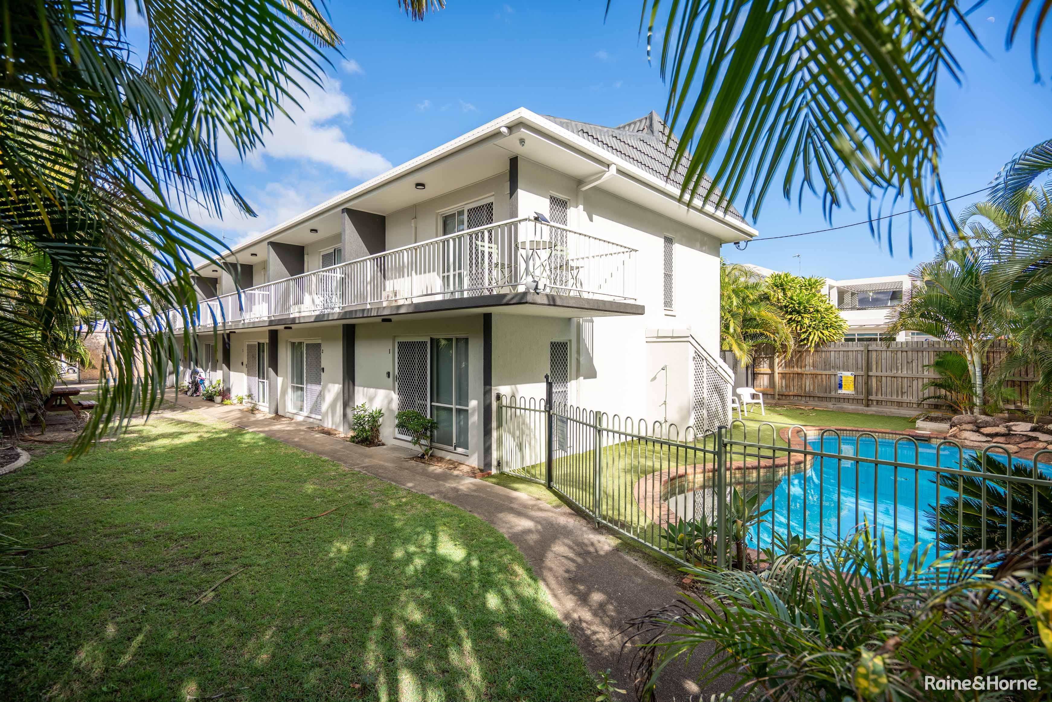 12-bedroom house at 405 Esplanade, Torquay, QLD 4655, Fraser Coast, Queensland