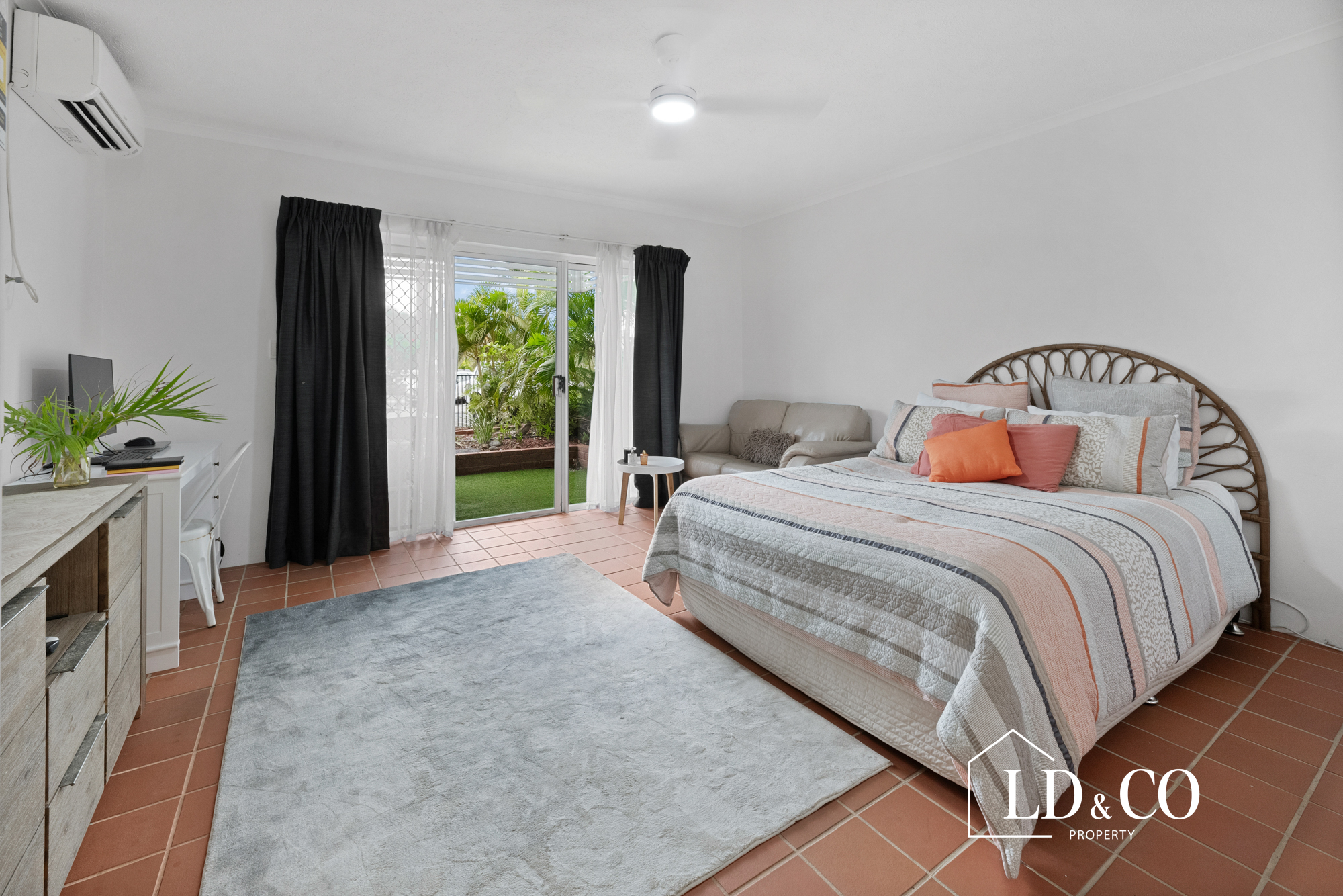 6 6 BEACH ROAD, DOLPHIN HEADS QLD 4740 - Image 1