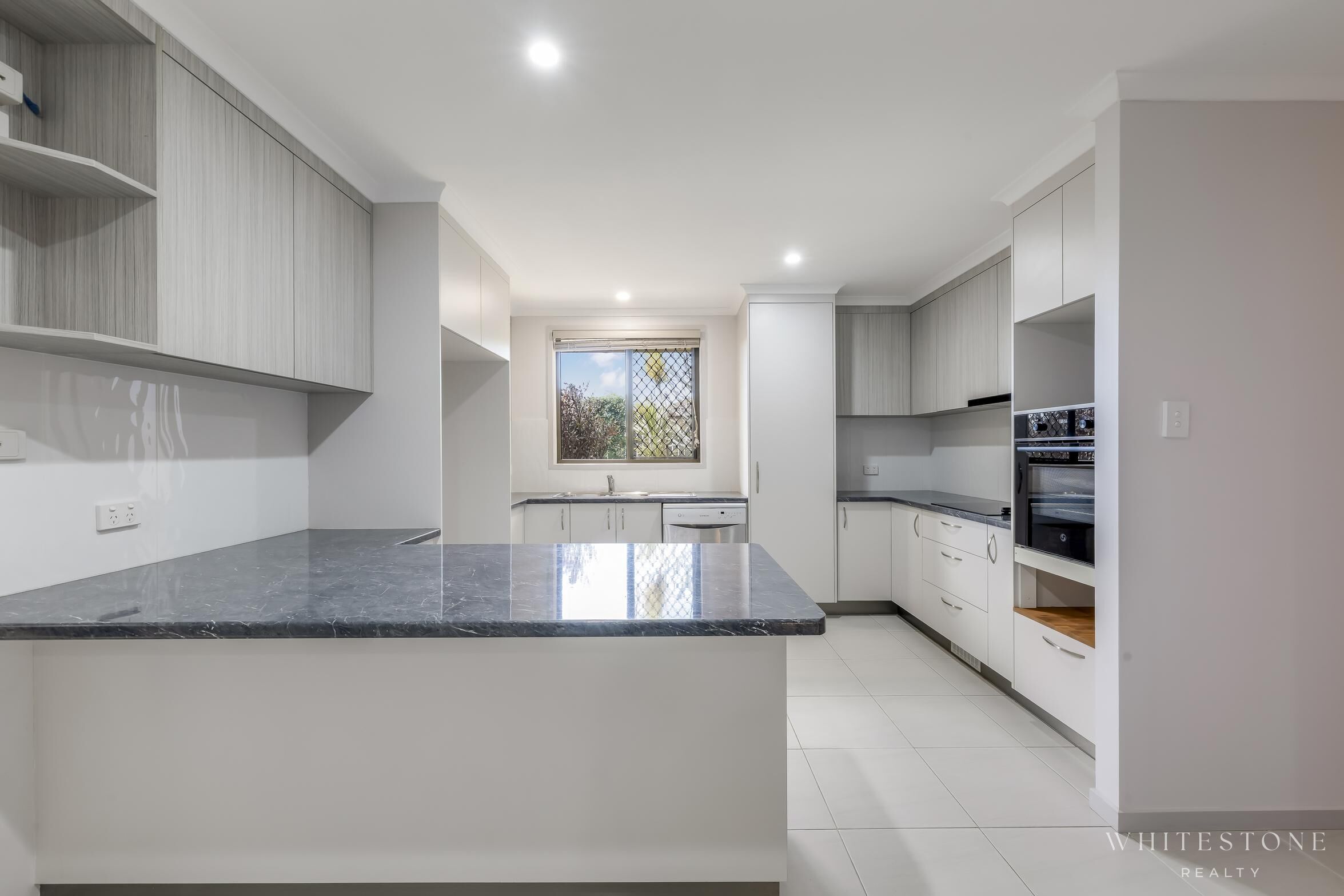 38 SINCLAIR STREET, Avenell Heights QLD 4670 - Image 2