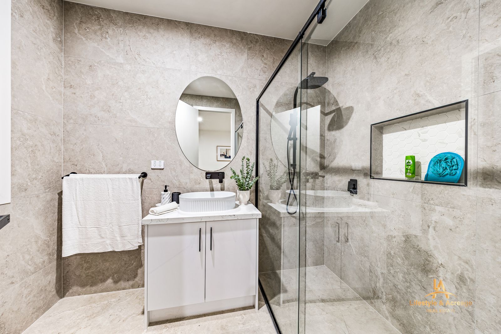 6 Solferino Road, Clyde North, VIC 3978 - Image 9