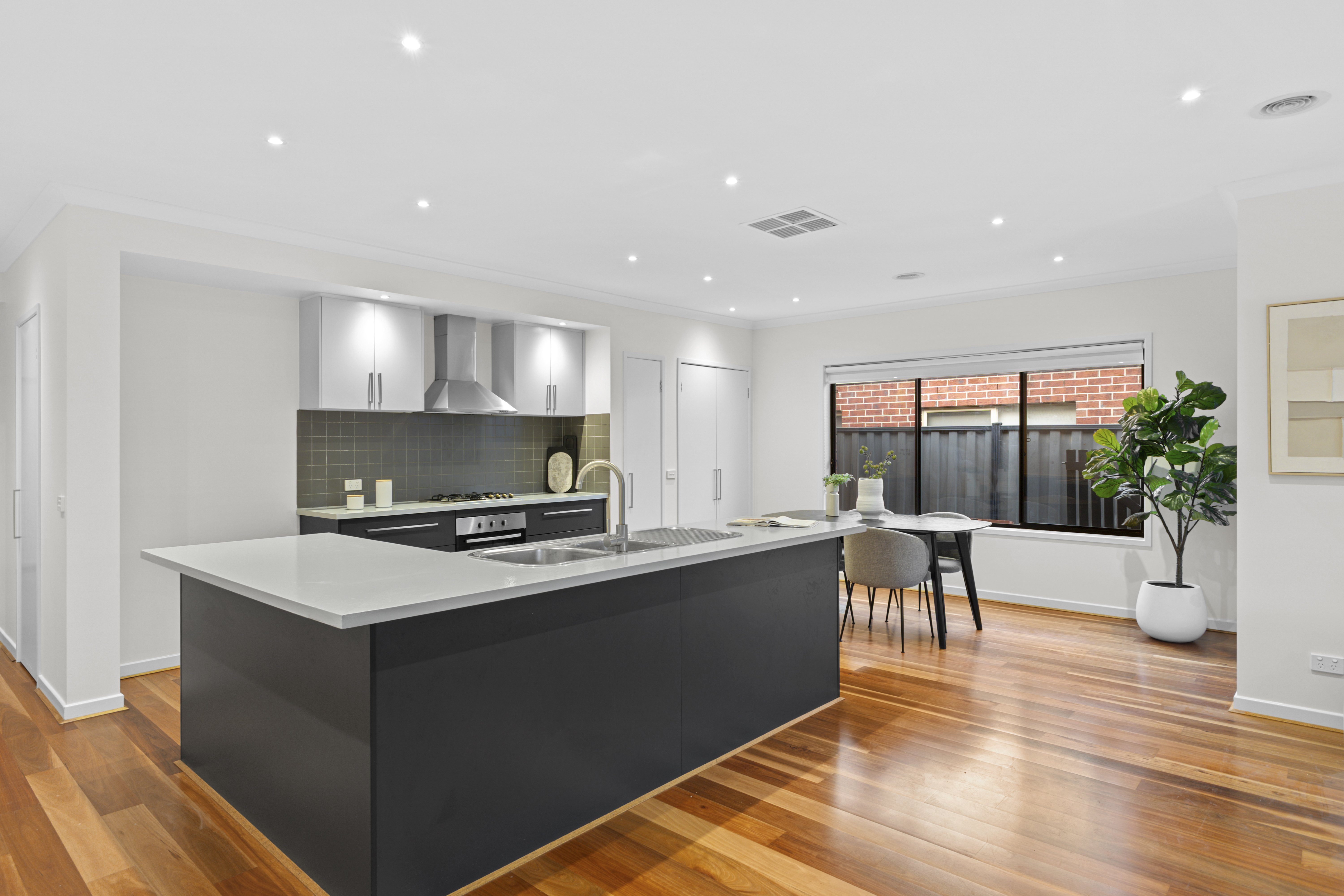 3-bedroom house at 35 THORNGROVE AVENUE, Craigieburn VIC 3064, Hume, Victoria