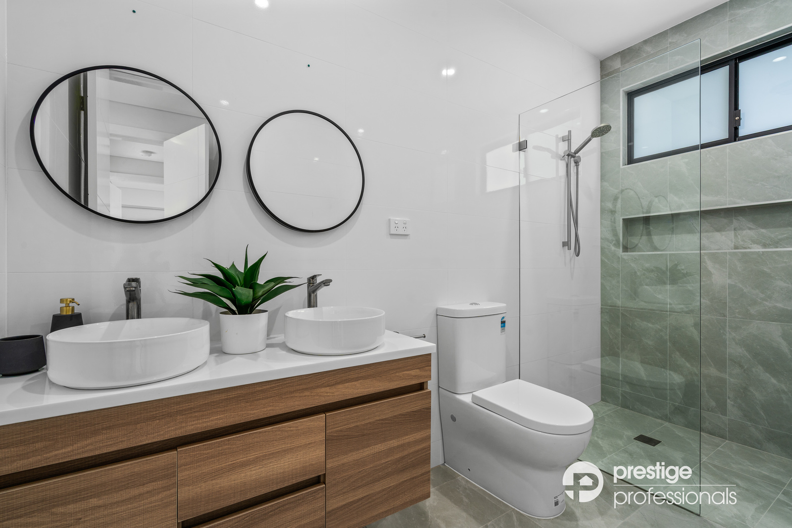 3-bedroom unit at UNIT 4 40 BUNGARRA CRESCENT, Chipping Norton NSW 2170, Liverpool, New South Wales