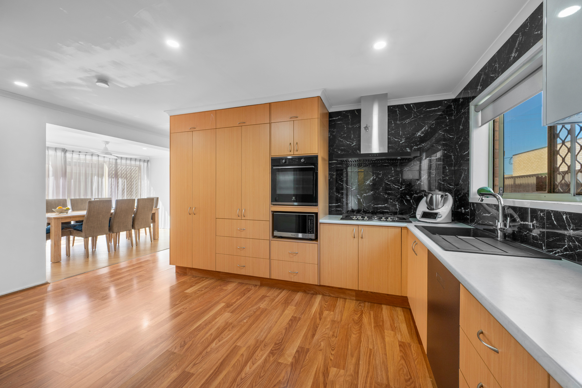38 MORALA AVENUE, Runaway Bay QLD 4216 - Image 4