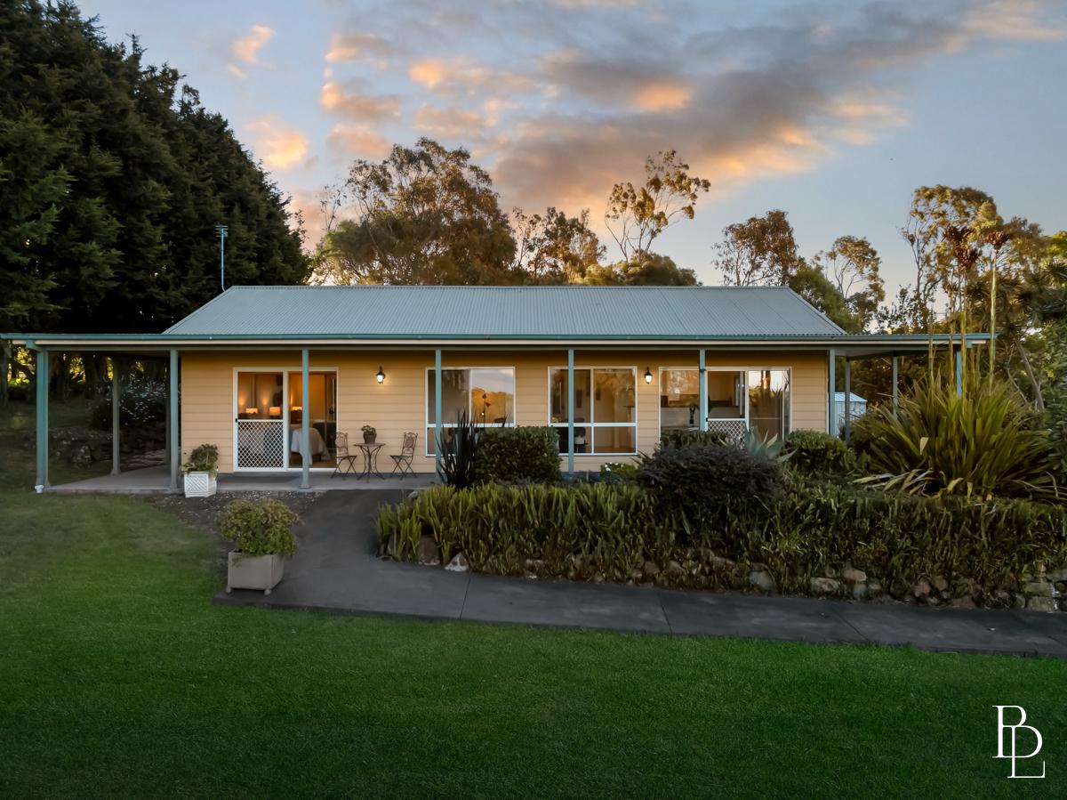 5-bedroom house at 6 ALLAWAH PLACE, Dunmore NSW 2529, Shellharbour, New South Wales