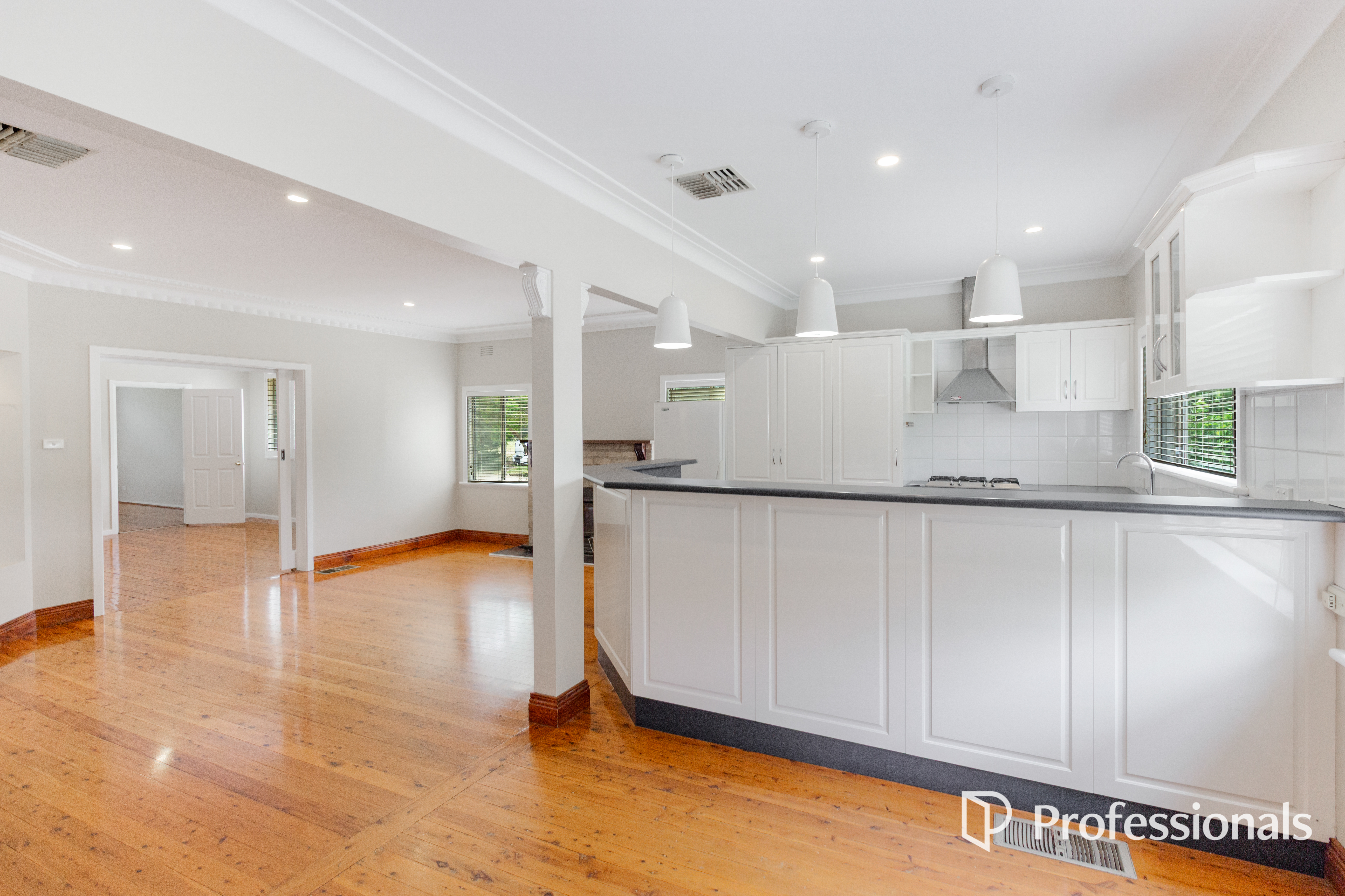 6-bedroom house at 543 Kooringal Road, Lake Albert, NSW 2650, Wagga Wagga, New South Wales