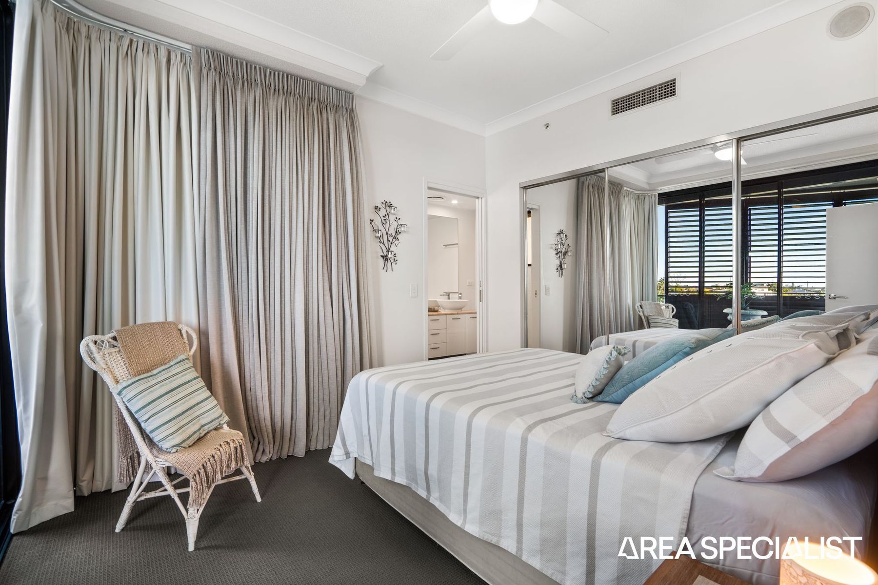 1406/5 Harbour Side Court, Biggera Waters, QLD 4216 - Image 10