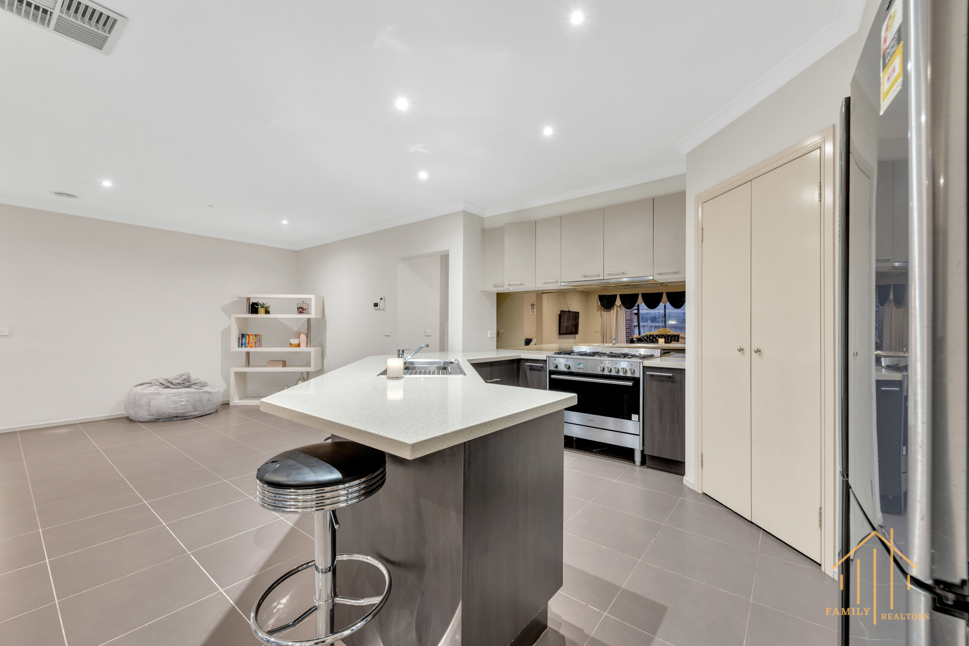 5-bedroom house at 21 Flash Dan Drive, Cranbourne East, VIC 3977, Casey, Victoria