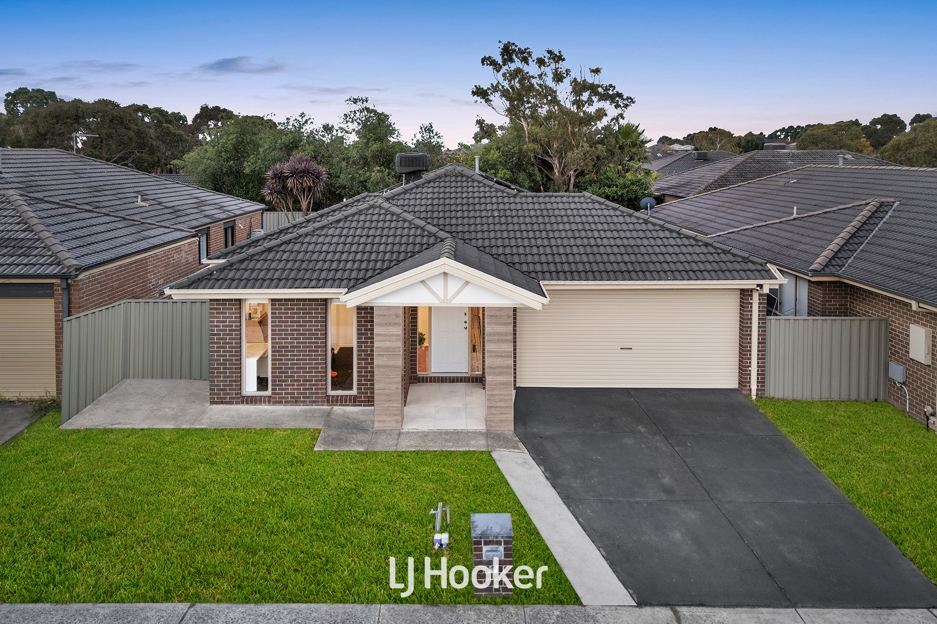 52 Bradford Drive, Cranbourne East, VIC 3977 - Image 3