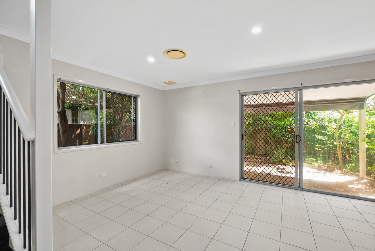 4 18 LITTLE JENNER STREET, NUNDAH QLD 4012 - Image 5