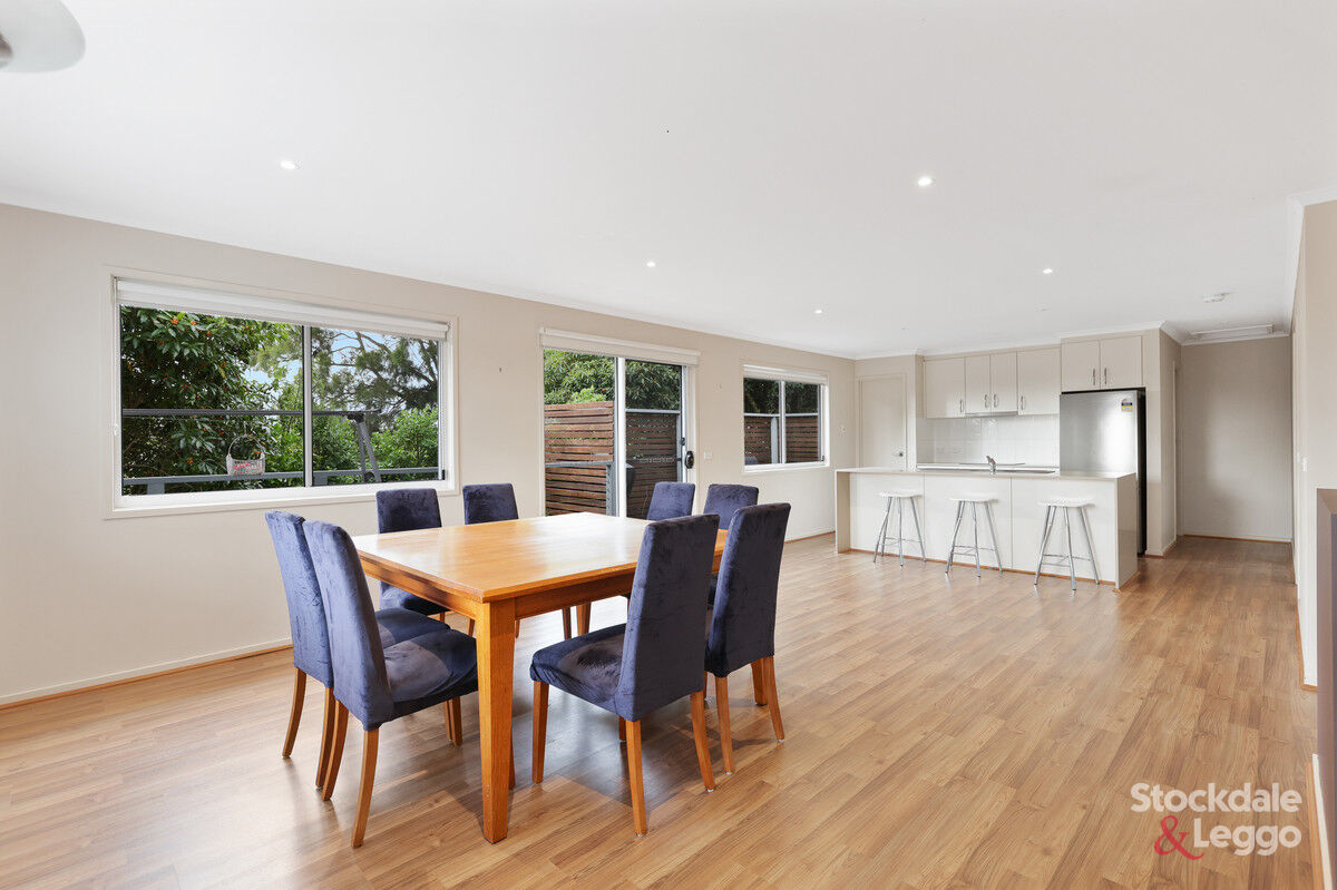 2/11 Roydon Road, Cowes, Vic, 3922 - Image 2