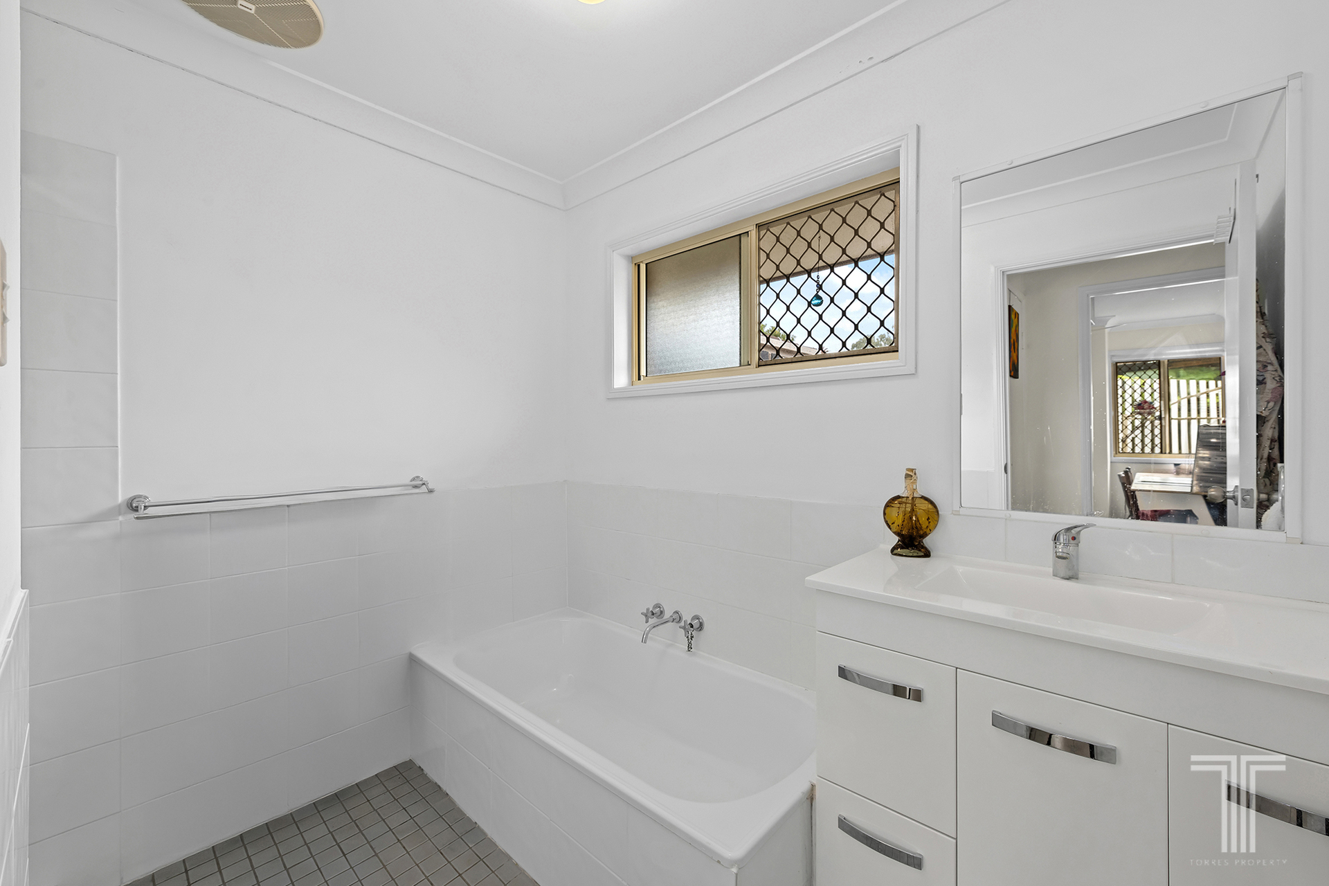 2-bedroom unit at PALM VALLEY VILLAS 37 124-132 WELLINGTON STREET, ORMISTON QLD 4160, Redland, Queensland