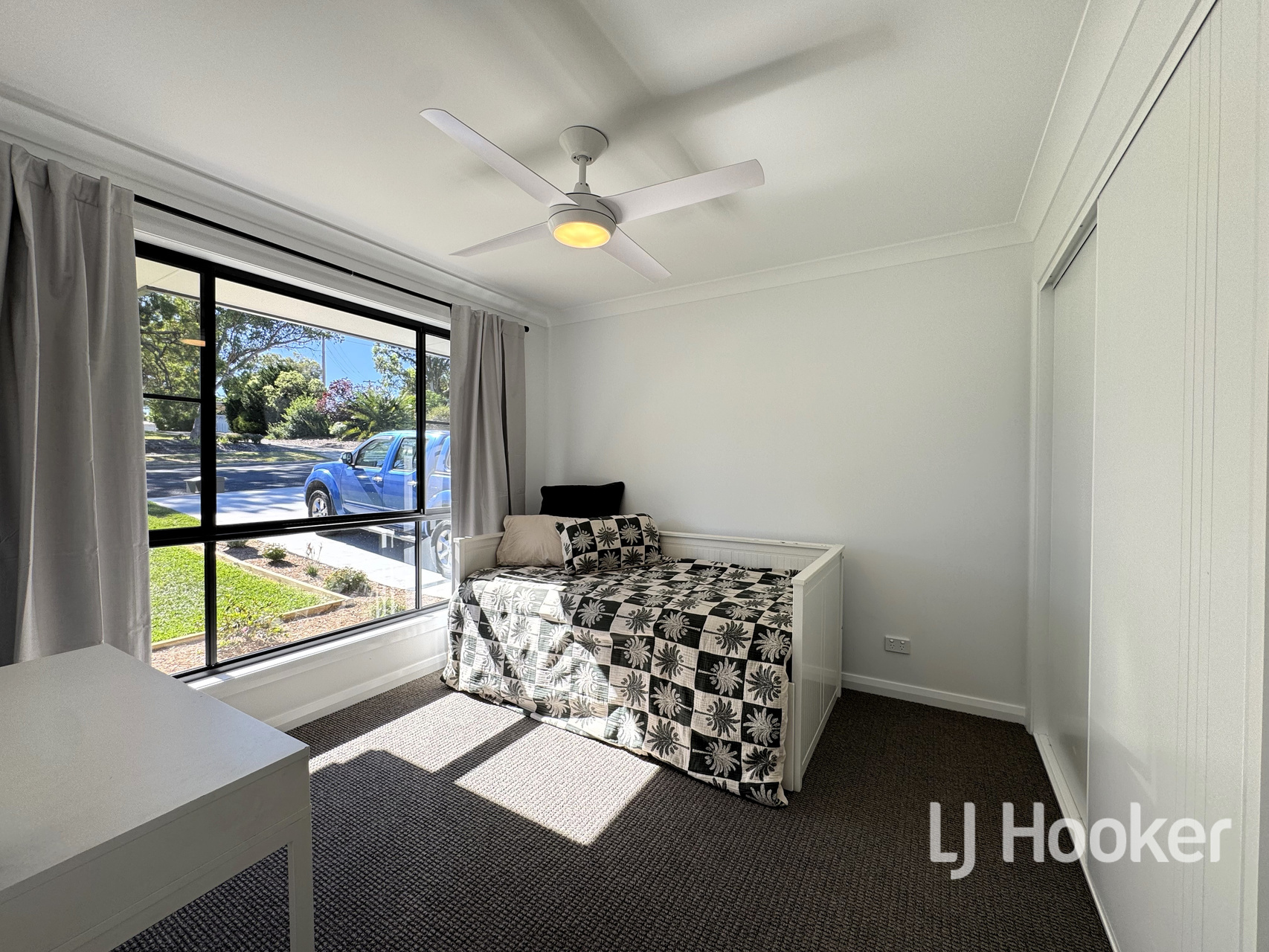 6-bedroom unit at 102 MOORE STREET, Inverell NSW 2360, Inverell, New South Wales