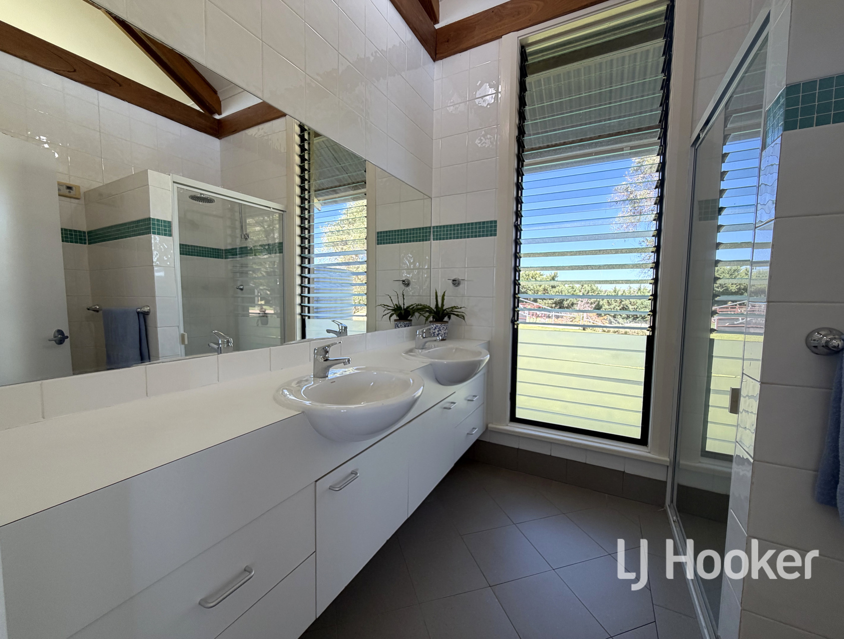 5-bedroom unit at 71 Gillespies Lane, Inverell, Nsw, 2360, Inverell, New South Wales