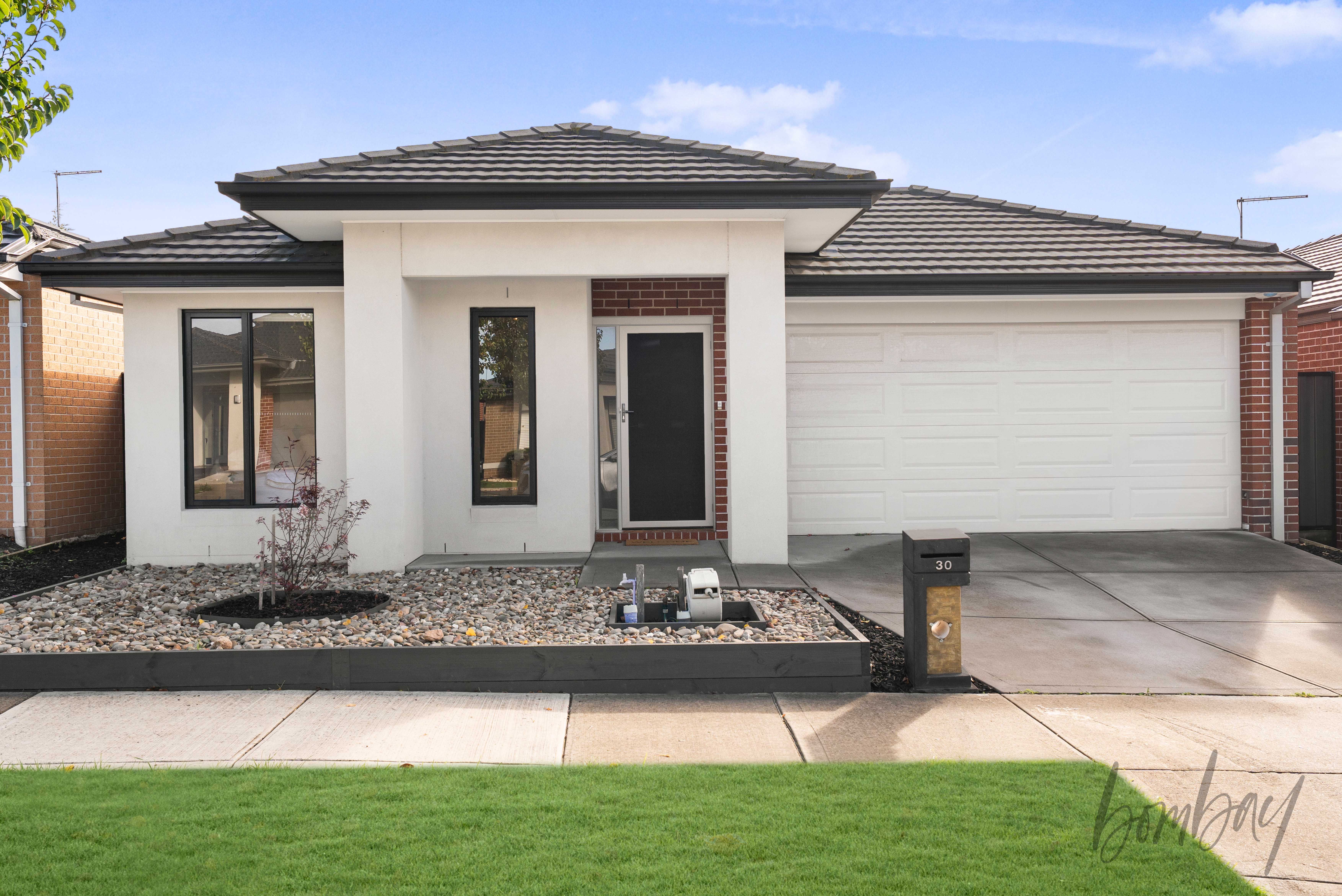 30 BANJOLINA CIRCUIT, Craigieburn VIC 3064 - Image 1