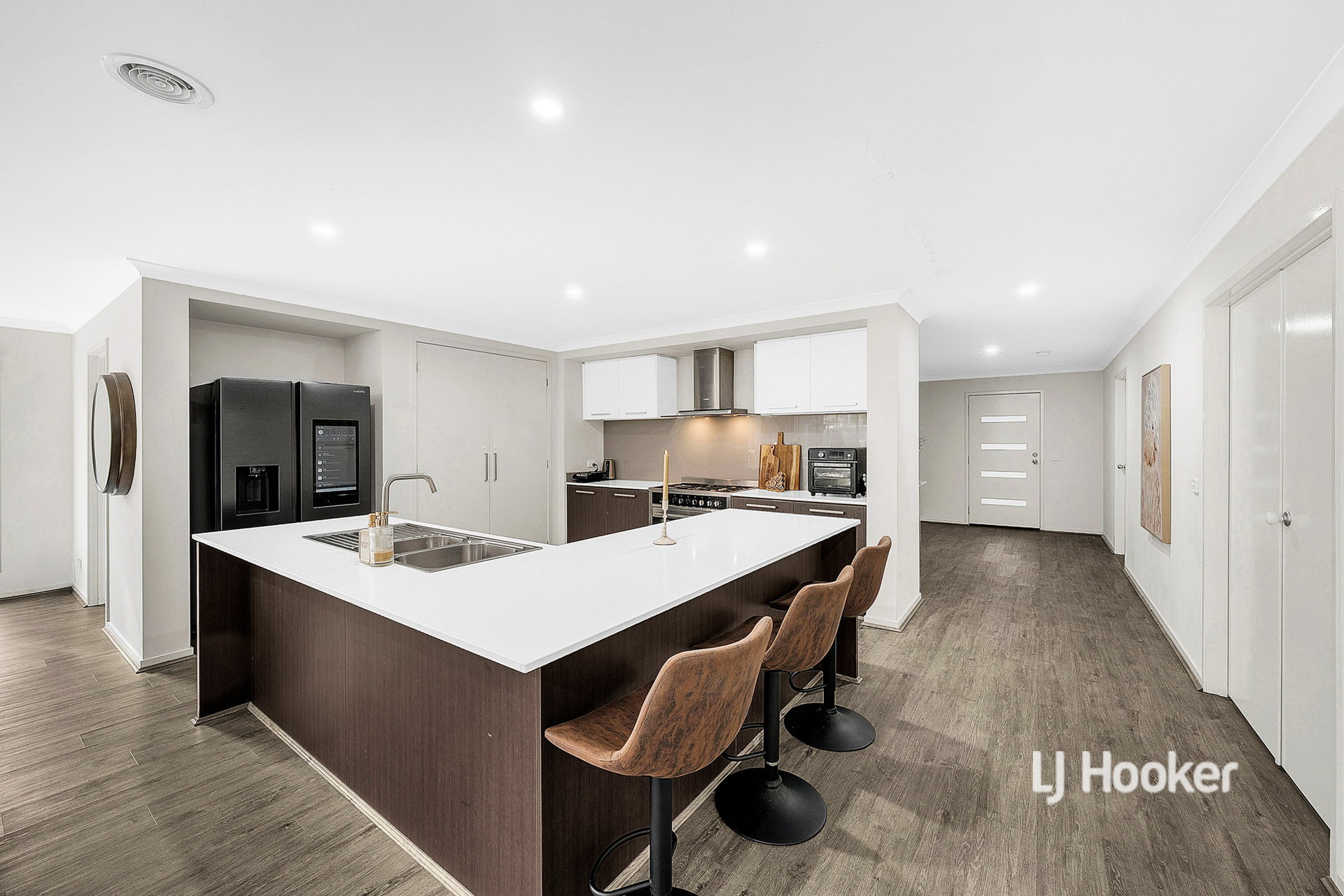 27 DAN MORGAN DRIVE, Cranbourne East VIC 3977 - Image 3