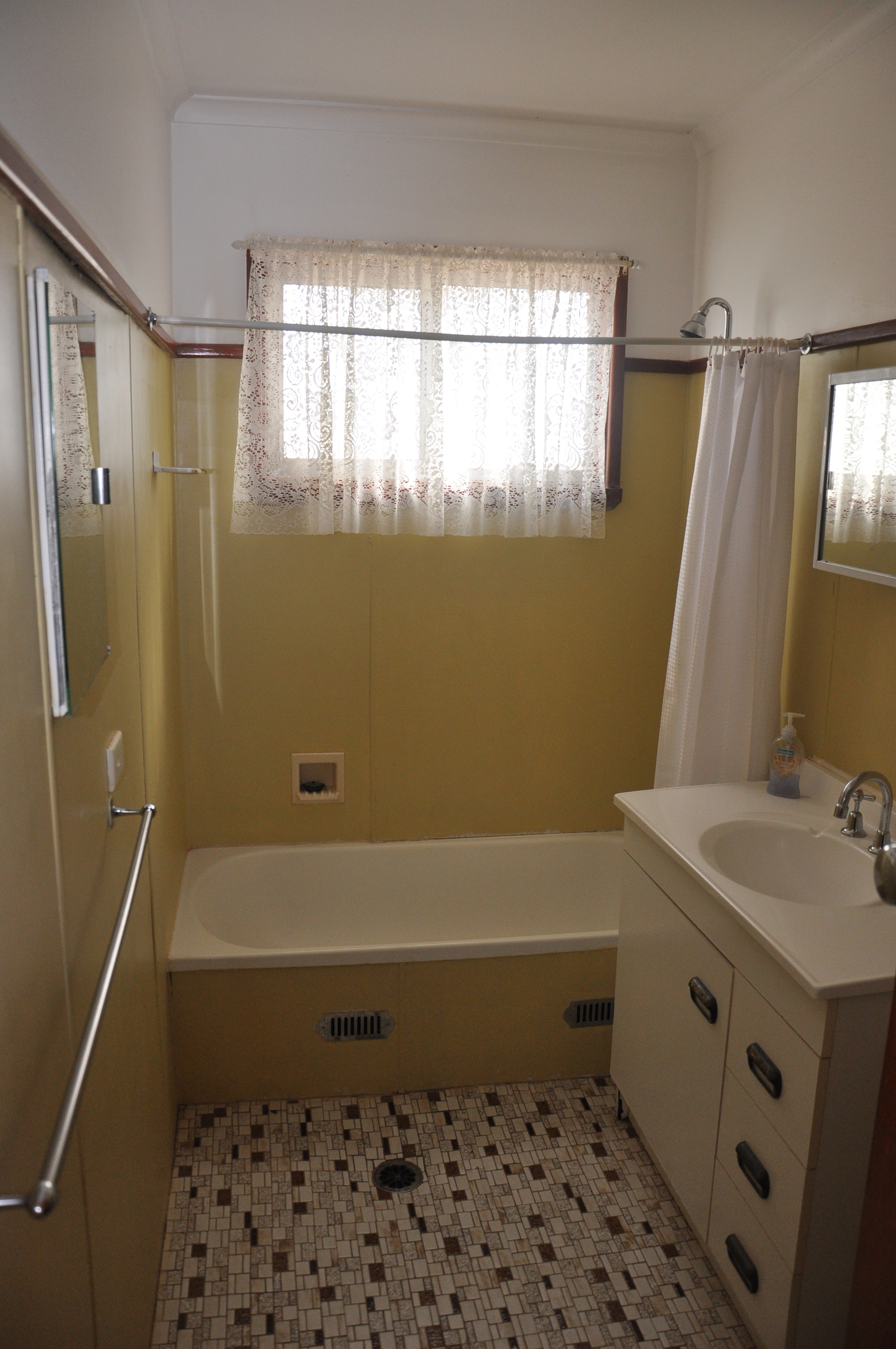 6-bedroom unit at 12-14 Monaghan Street, Cobar, Nsw, 2835, Cobar, New South Wales