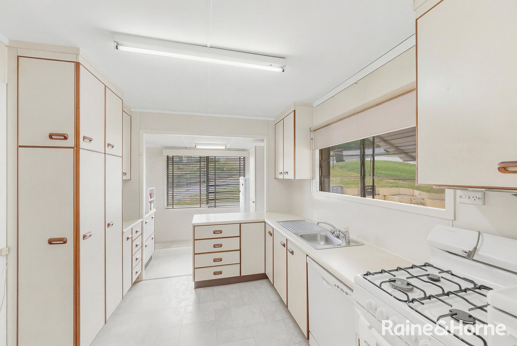27 HUNTER STREET, West Gladstone QLD 4680 - Image 3