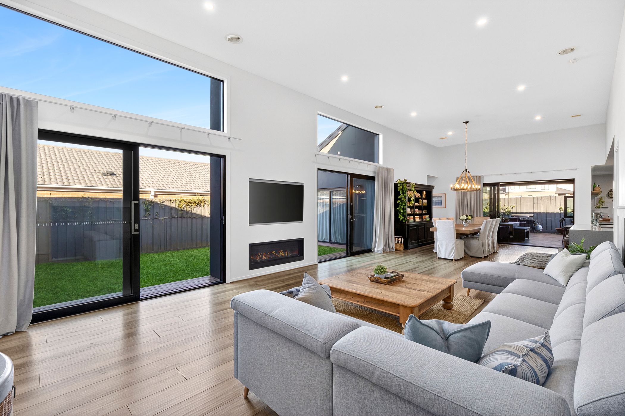 33 WHITELEY STREET, Mount Duneed VIC 3217 - Image 2
