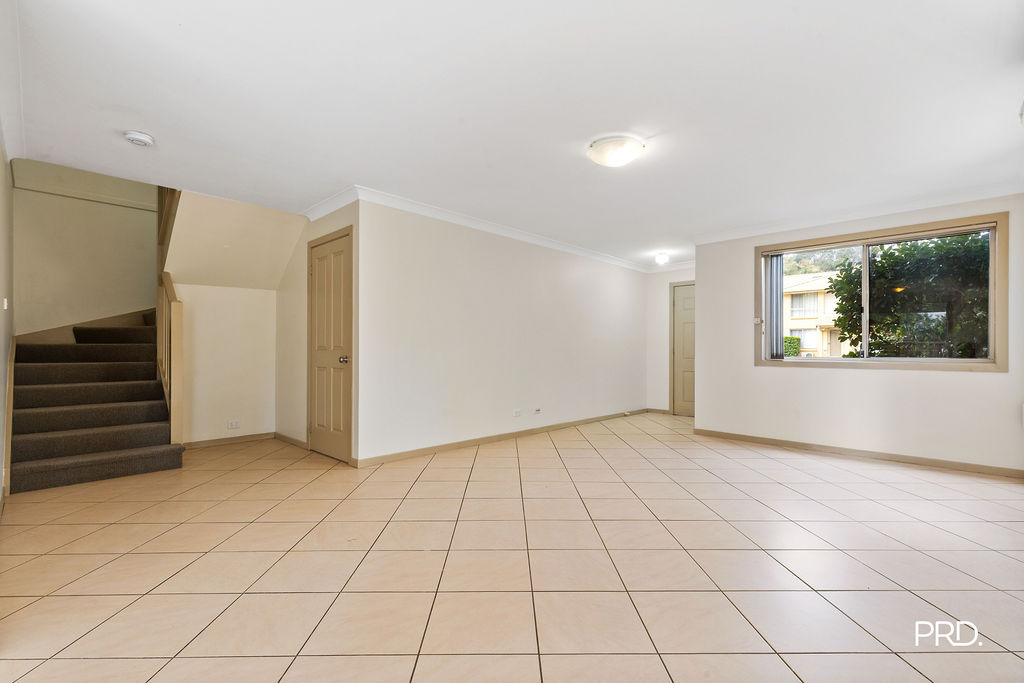 6 10 WOMBERRA PLACE, SOUTH PENRITH NSW 2750 - Image 2