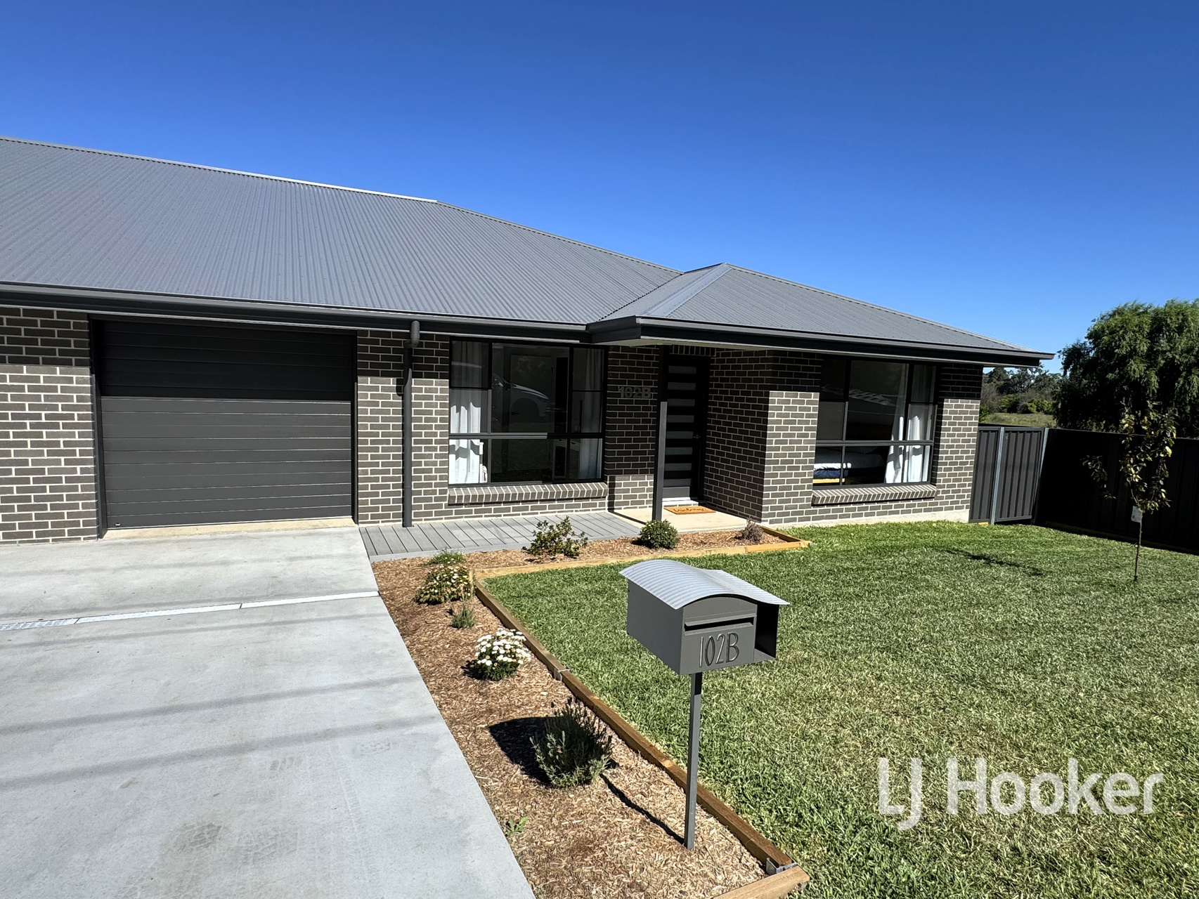 6-bedroom unit at 102 MOORE STREET, Inverell NSW 2360, Inverell, New South Wales