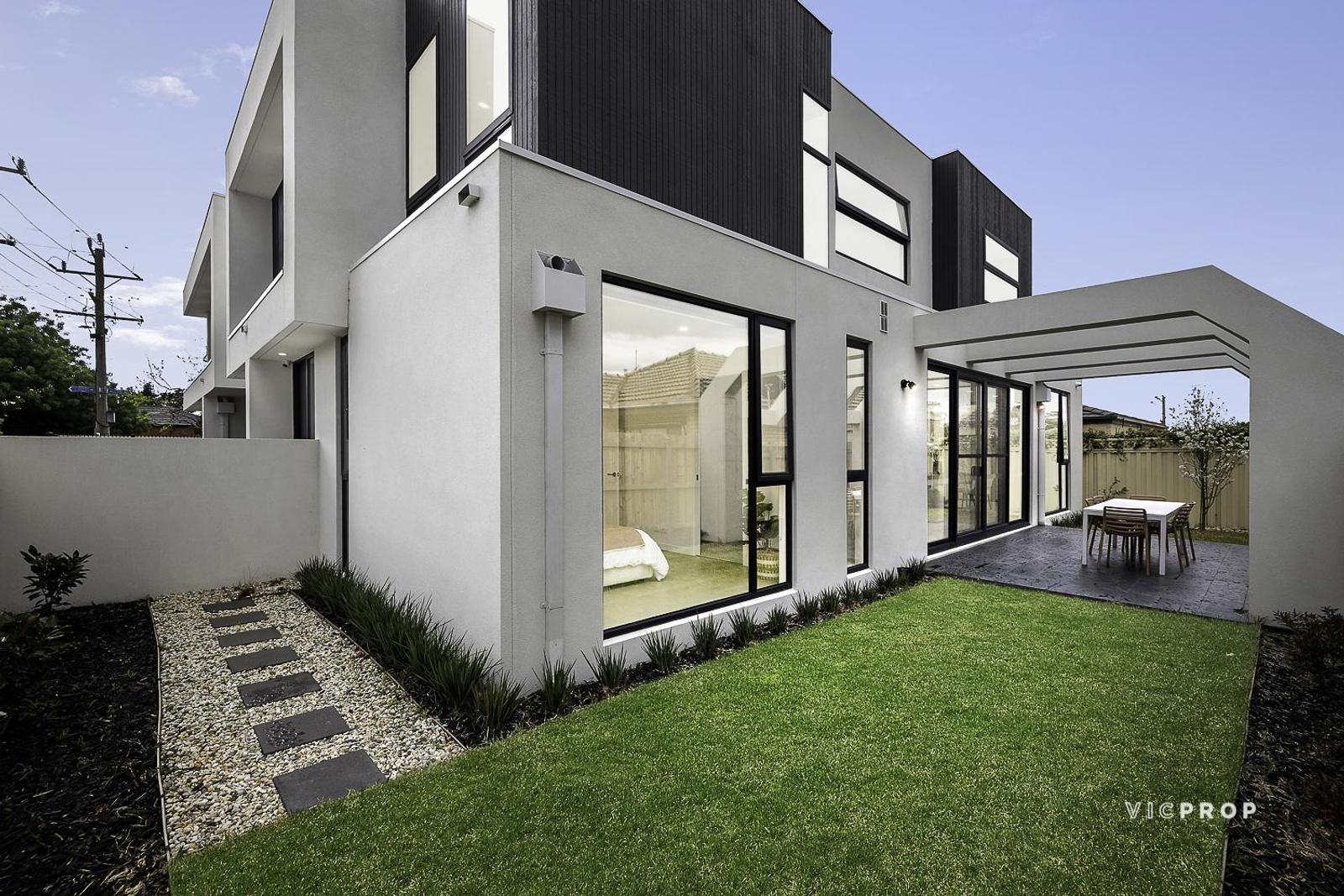 4-bedroom unit at 1B Normanby Road, Bentleigh East, VIC 3165, Glen Eira, Victoria
