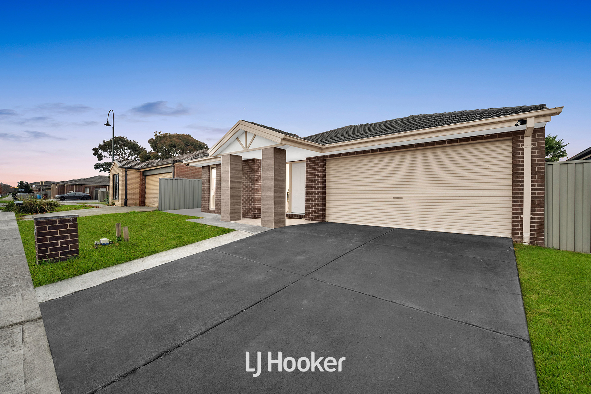 52 Bradford Drive, Cranbourne East, VIC 3977 - Image 2