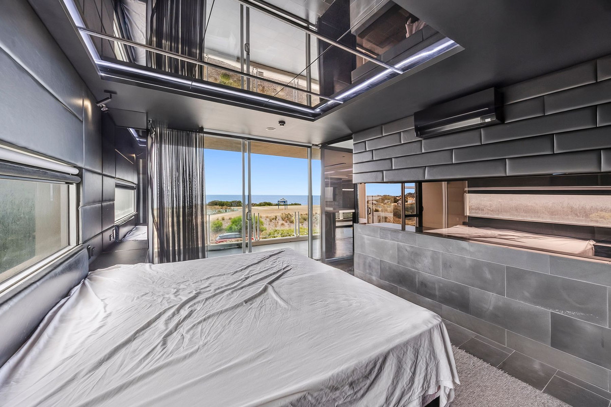 253-255/100 The Esplanade, Torquay, Vic, 3228 - Image 2