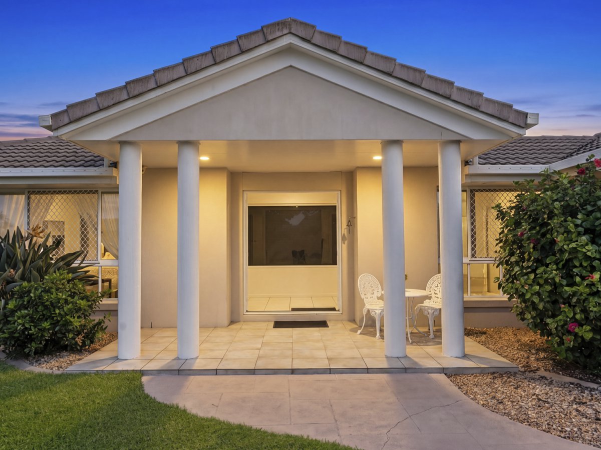 8 TREVALLY PLACE, Sandstone Point QLD 4511 - Image 2