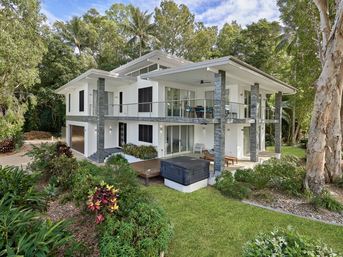 6/109 Upolu Esplanade, Palm Cove, QLD 4879 - Image 1