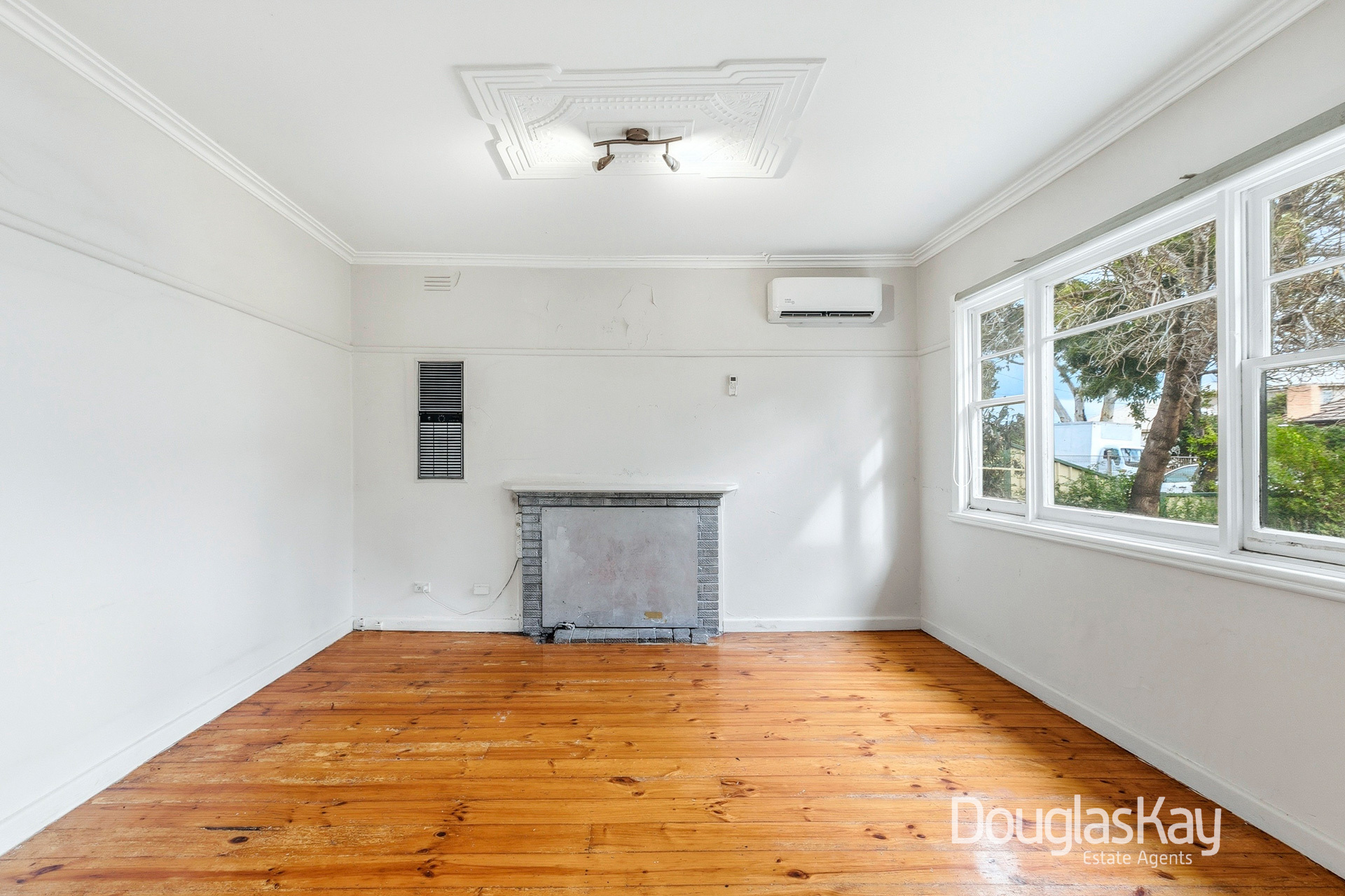 8 BAYNTON AVENUE, Sunshine North VIC 3020 - Image 4