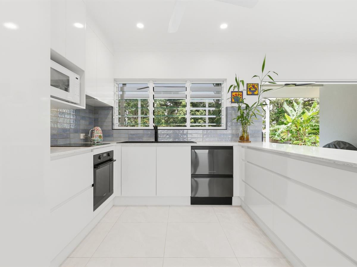 38 VILLAGE TERRACE, Redlynch QLD 4870 - Image 6