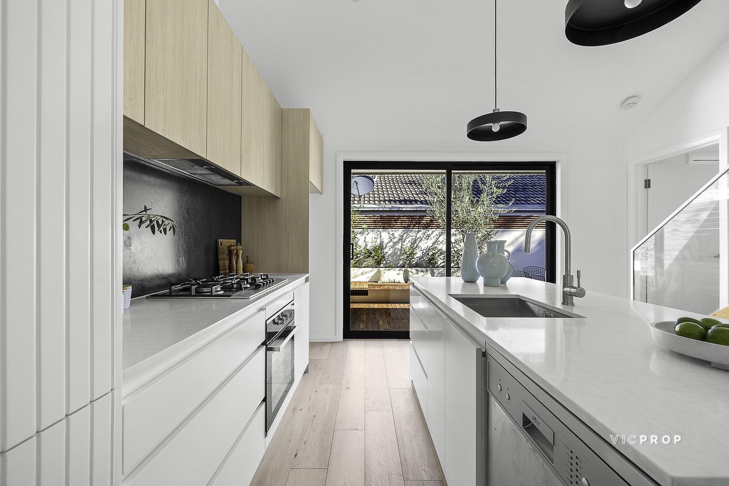 5/14 Athelstane Grove, Ivanhoe, Vic, 3079 - Image 5