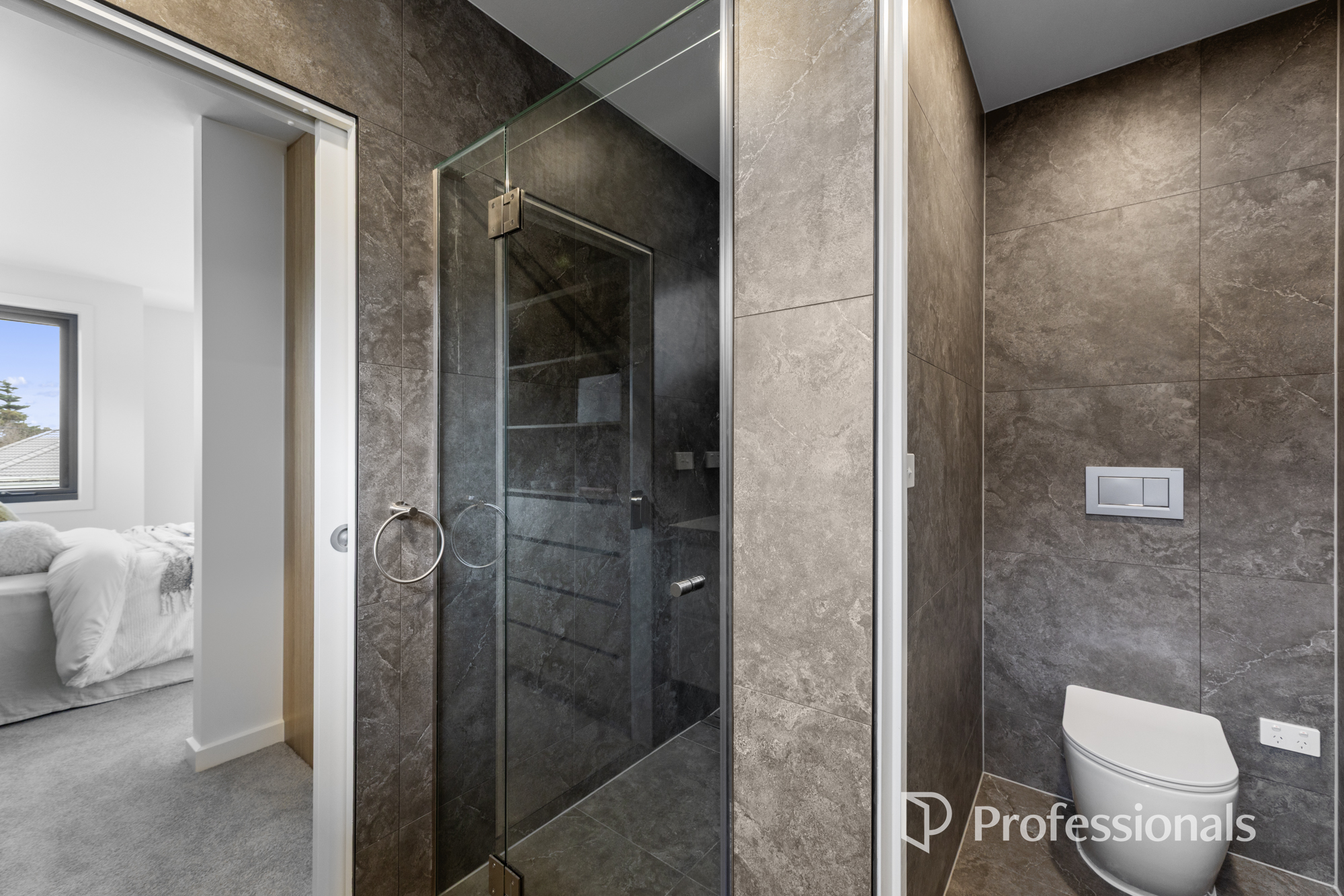 4-bedroom unit at 29B Castlewood Street, Bentleigh East, VIC 3165, Glen Eira, Victoria