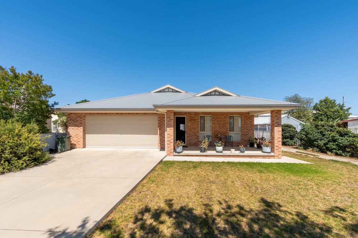 110 Camp Street, Temora, Nsw, 2666 - Image 1