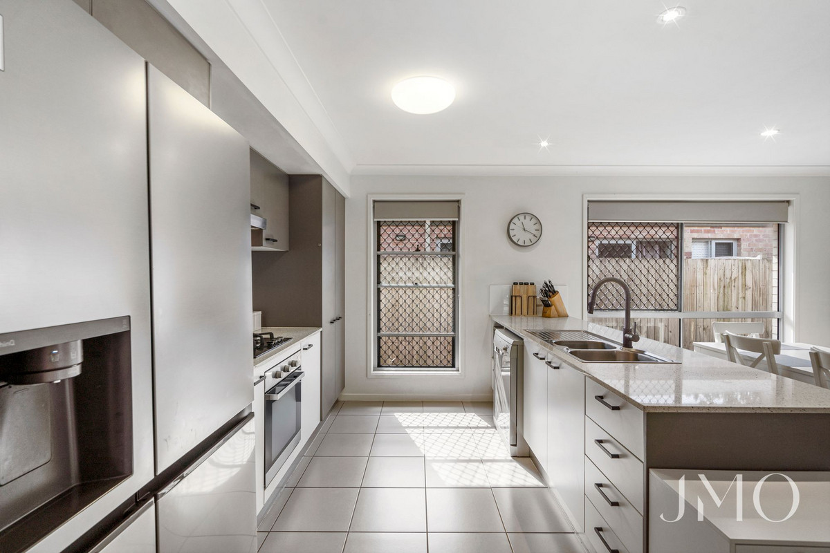 127 BROOKSIDE CIRCUIT, Ormeau QLD 4208 - Image 8