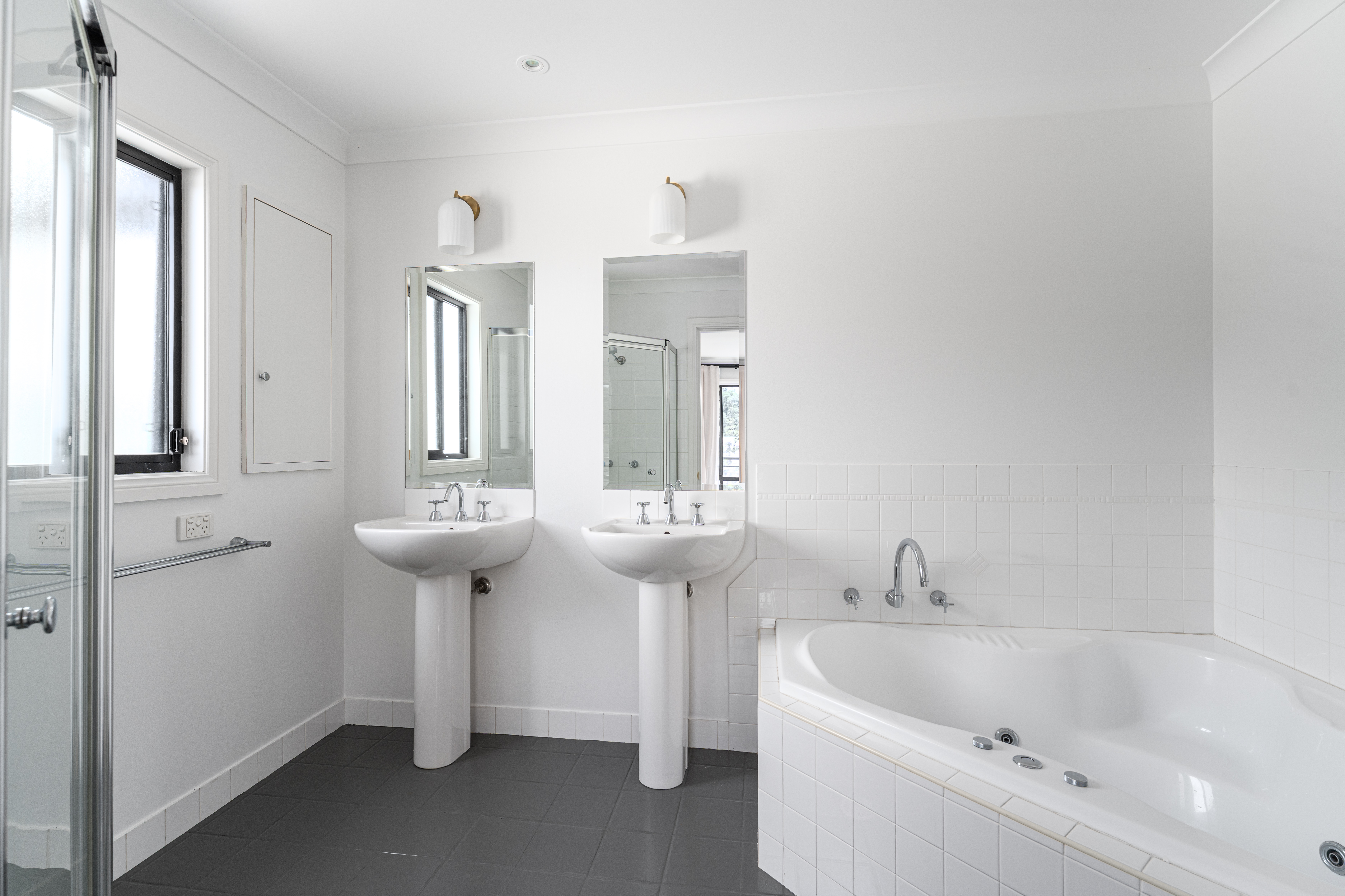 4-bedroom house at 20 Sugarwood Place, Farmborough Heights, NSW 2526, Wollongong, New South Wales