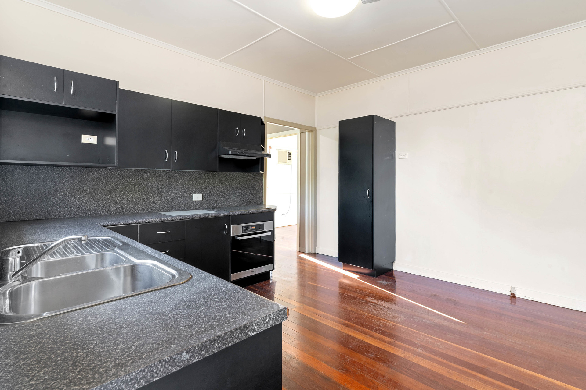 258 ELPHINSTONE STREET, Koongal QLD 4701 - Image 8