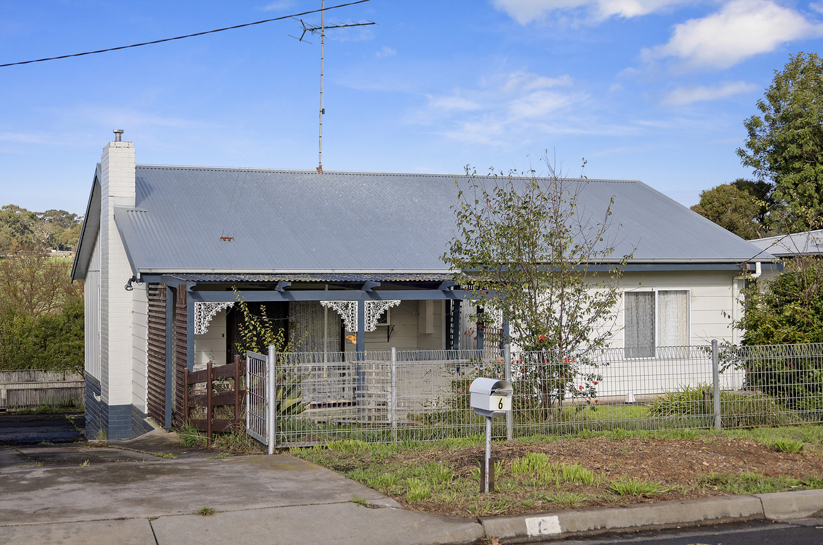 6 CHARLES STREET, Hamilton VIC 3300 - Image 1