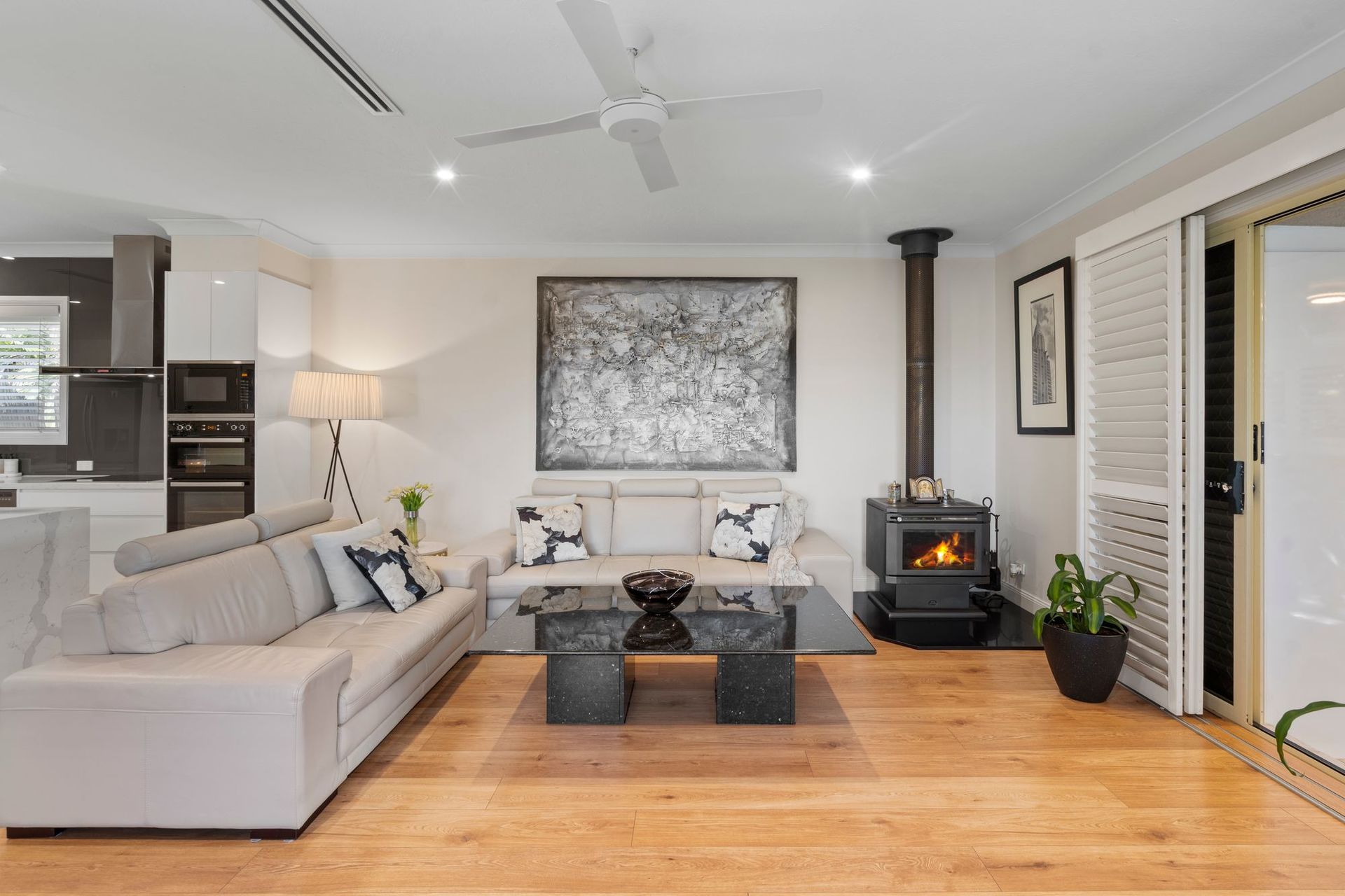 8 CARCOOLA STREET, Benowa QLD 4217 - Image 5