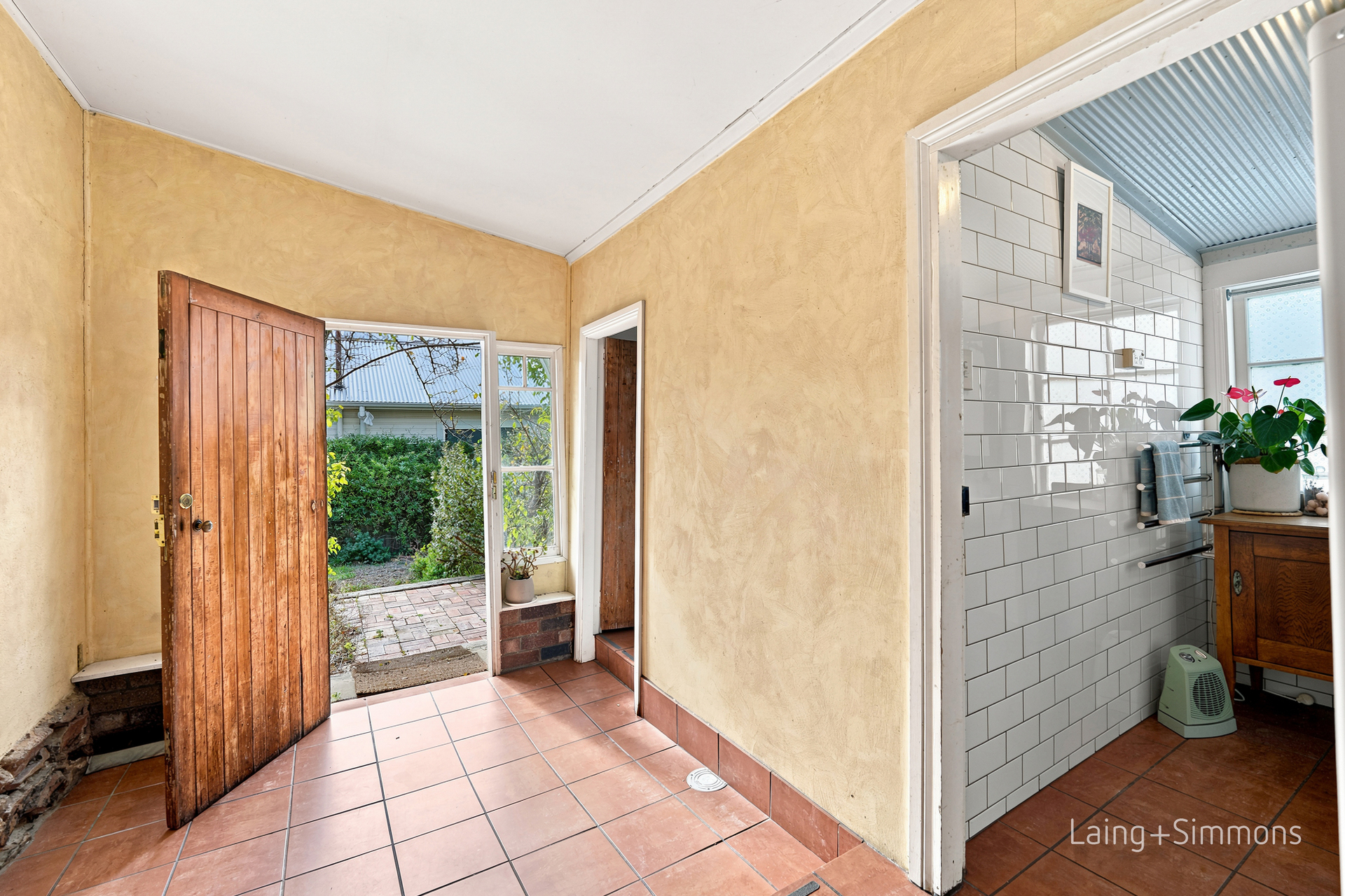 175 Marsh Street, Armidale, NSW 2350 - Image 2