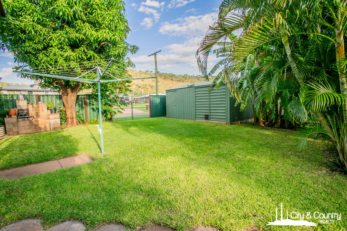 18 HINKLER CRESCENT, Sunset QLD 4825 - Image 4