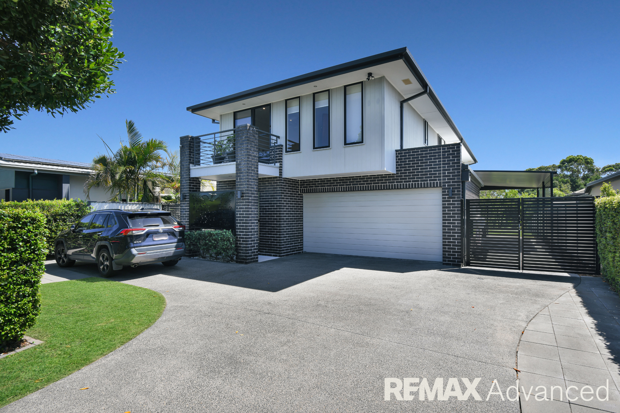 10 FOXTAIL CRESCENT, Banksia Beach QLD 4507 - Image 2
