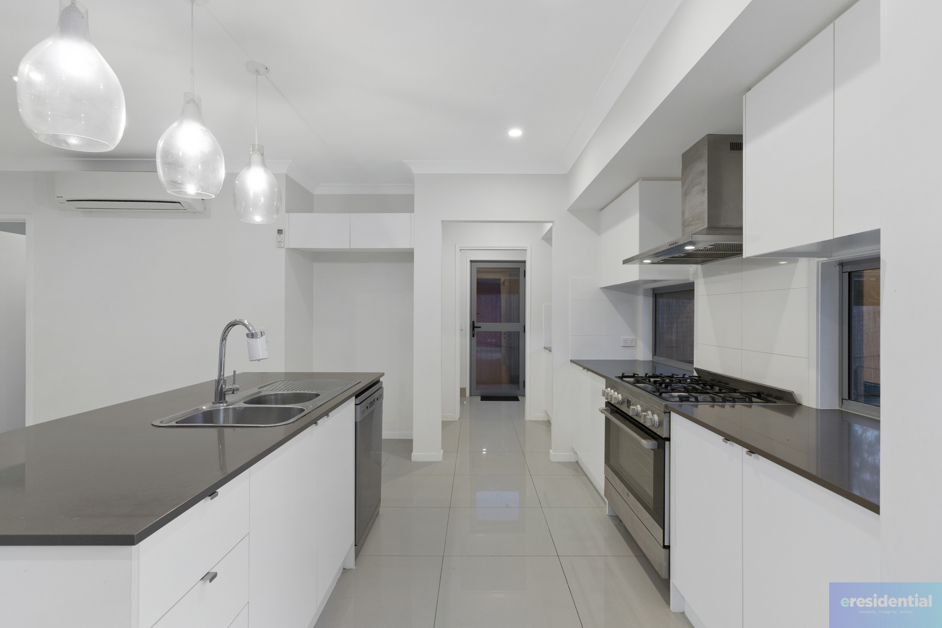 36 VARGON CIRCUIT, Holmview QLD 4207 - Image 9