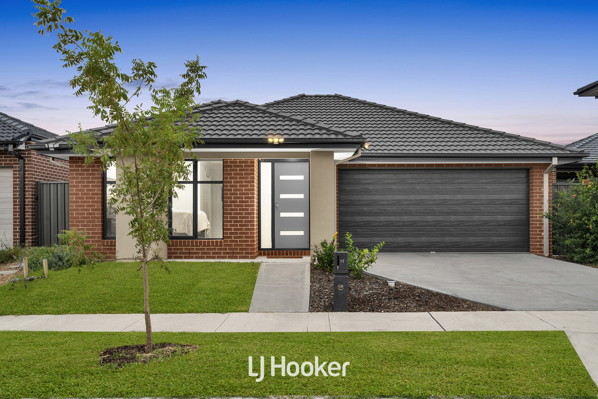 11 Carnelian Circuit, Clyde North, VIC 3978 - Image 1